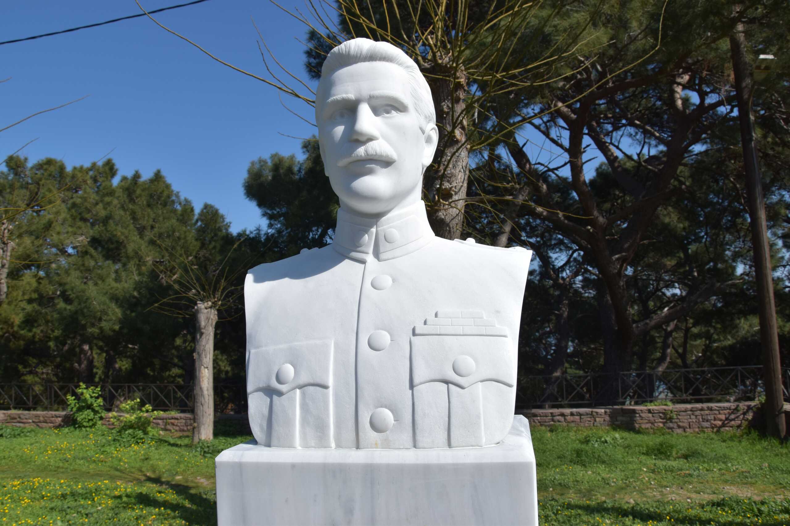 Μυτιλήνη: Αποκαλυπτήρια της προτομής του ταγματάρχη Βασίλη Παπαγιάννη που έγινε ήρωας στην πολύνεκρη μάχη του Σκρα