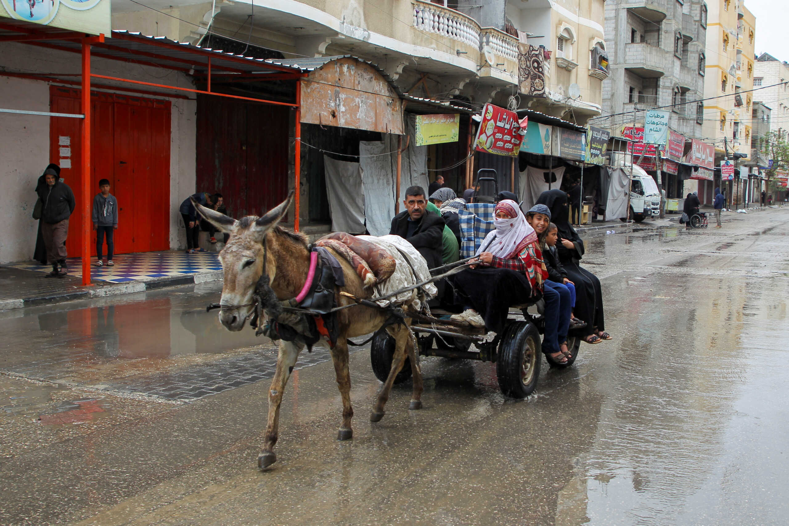 People flee the eastern parts of Rafah after the Israeli military began evacuating Palestinian civilians ahead of a threatened assault on the southern Gazan city, amid the ongoing conflict between Israel and Hamas, in Rafah, in the southern Gaza Strip May 6, 2024. REUTERS