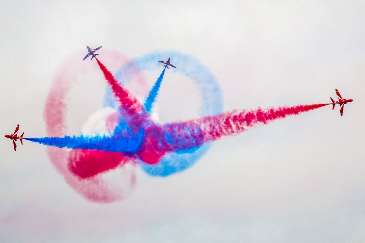 Red Arrows 2024 στην Αθήνα: Εντυπωσιακοί ελιγμοί από το ακροβατικό σμήνος της RAF