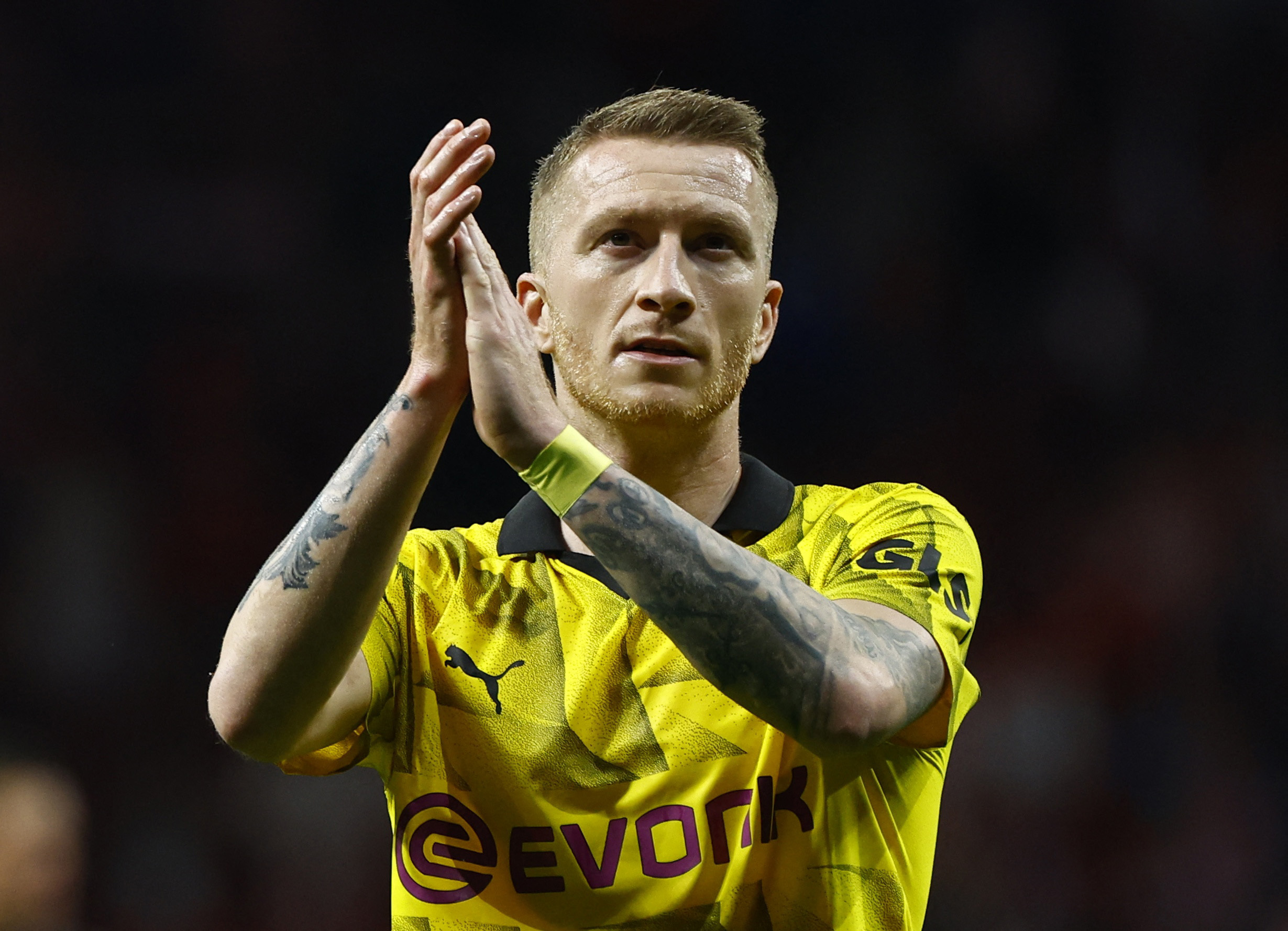 Soccer Football - Champions League - Quarter Final - First Leg - Atletico Madrid v Borussia Dortmund - Metropolitano, Madrid, Spain - April 10, 2024 Borussia Dortmund's Marco Reus applauds fans after the match REUTERS