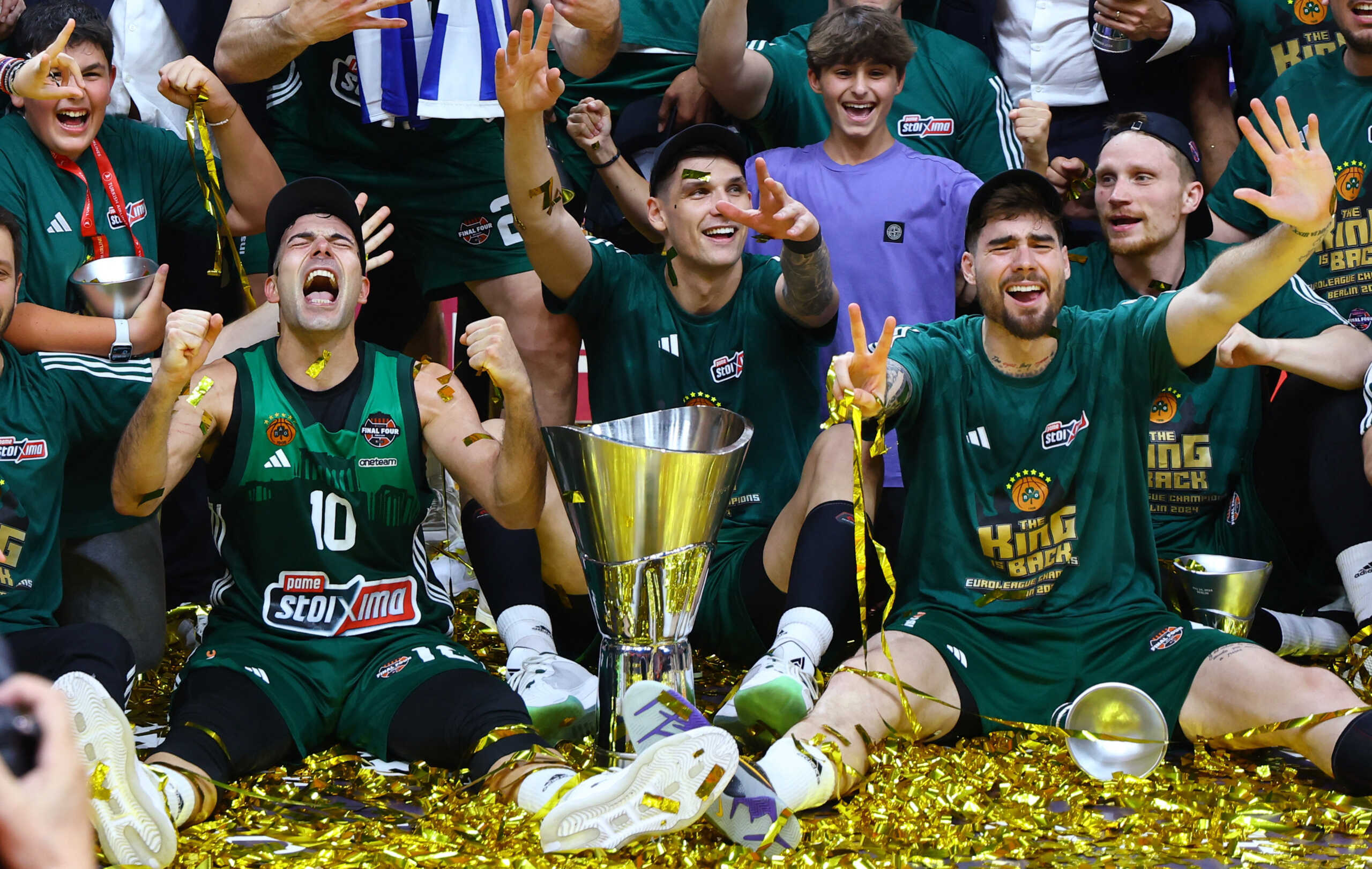 Basketball - EuroLeague - Final - Real Madrid v Panathinaikos BC - Uber Arena, Berlin, Germany - May 26, 2024 Panathinaikos BC's Juancho Hernangomez and teammates celebrate with the trophy after winning the EuroLeague REUTERS