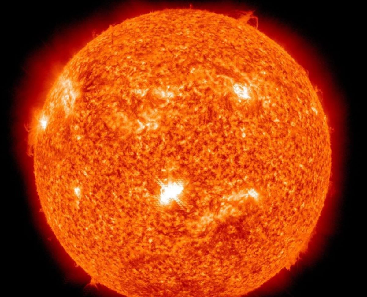 Σάκης Αρναούτογλου για την ηλιακή καταιγίδα: Οι γεωμαγνητικές καταιγίδες δεν θεωρούνται επικίνδυνες για τον ανθρώπινο οργανισμό