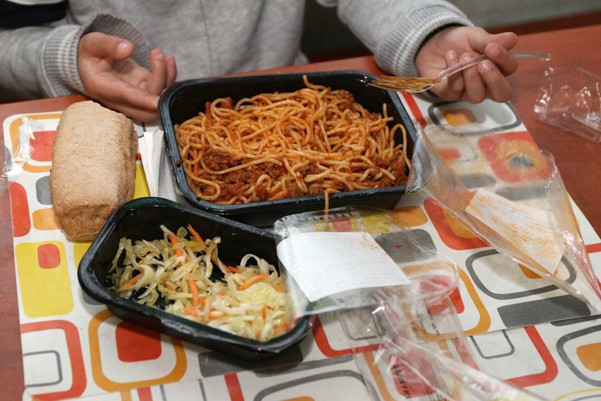 Λαμία: Μαζική τροφική δηλητηρίαση μαθητών από σχολικά γεύματα, ξεσπούν οι γονείς τους