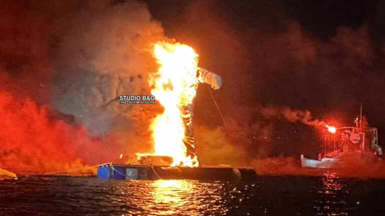 Το κάψιμο του Ιούδα μέσα στη θάλασσα στο Τολό Αργολίδας - Εντυπωσιακές εικόνες