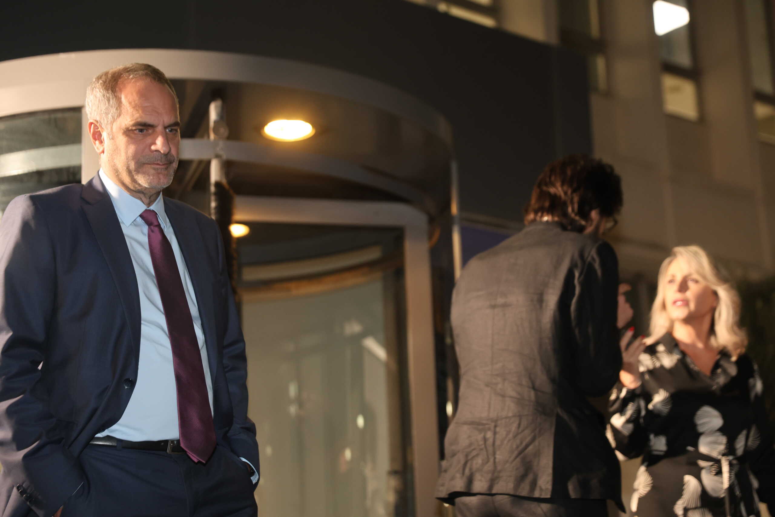 Τηλεοπτικό ντιμπέιτ στην ΕΡΤ μεταξύ των υποψηφίων δημάρχων για τον δήμο της Αθήνας Κώστα Μπακογιάννη και Χάρη Δούκα, Τετάρτη 11 Οκτωβρίου 2023. (ΓΙΩΡΓΟΣ ΚΟΝΤΑΡΙΝΗΣ