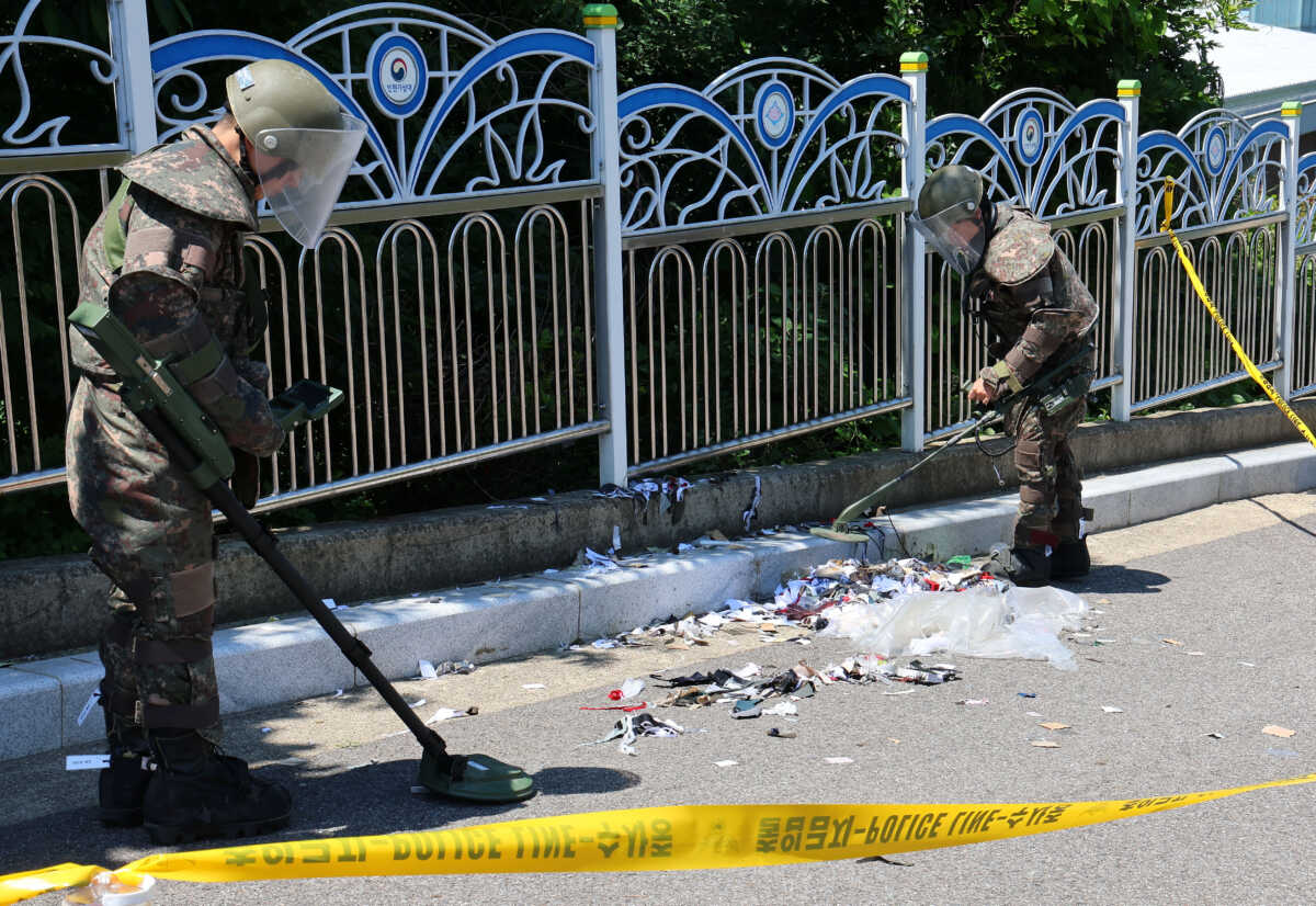 South Korean soldiers examine various objects including what appeared to be trash from a balloon believed to have been sent by North Korea, in Incheon, South Korea, June 2, 2024.     Yonhap via REUTERS   THIS IMAGE HAS BEEN SUPPLIED BY A THIRD PARTY. NO RESALES. NO ARCHIVES. SOUTH KOREA OUT. NO COMMERCIAL OR EDITORIAL SALES IN SOUTH KOREA.