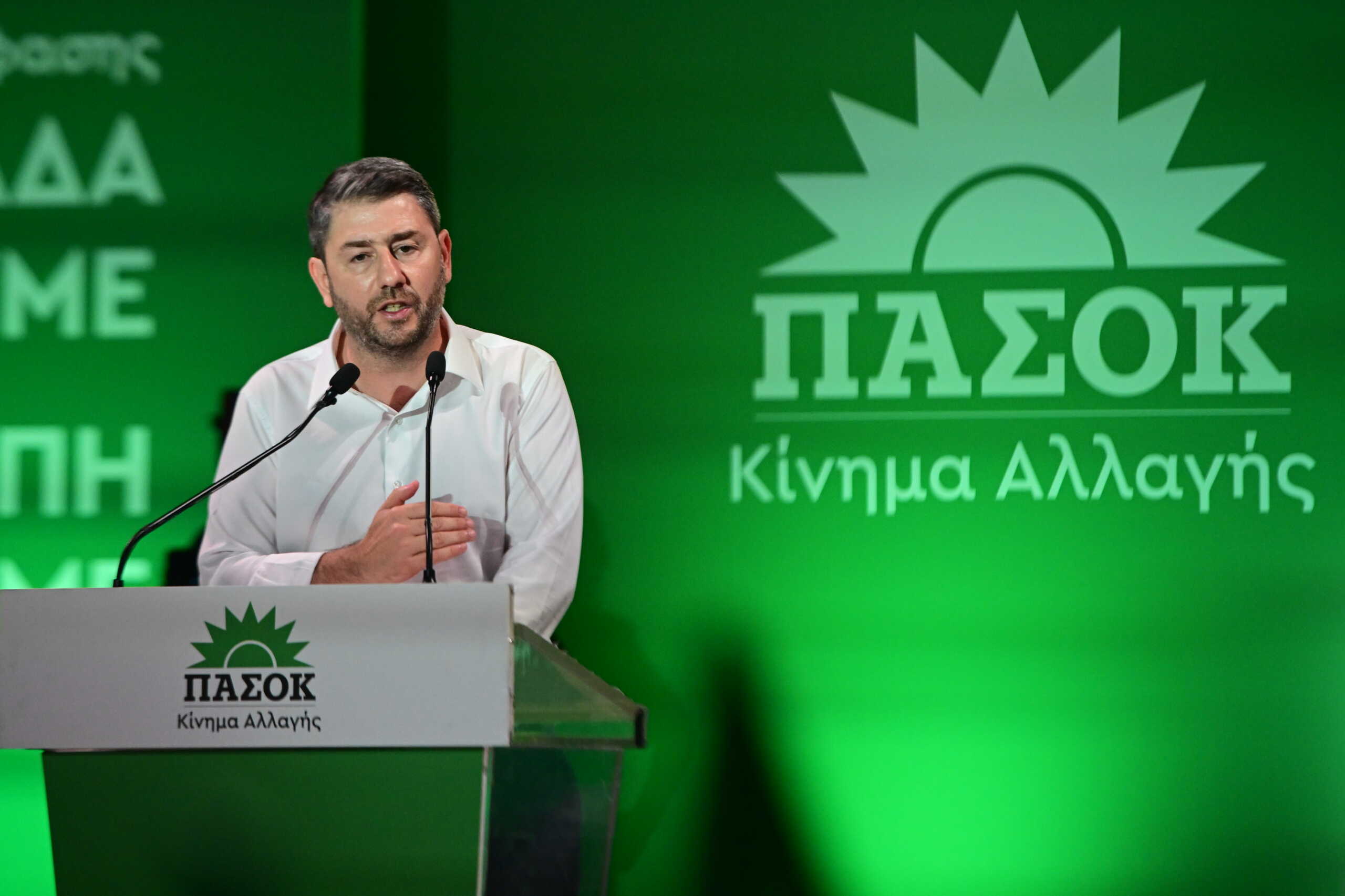 Ομιλία του προέδρου του ΠΑΣΟΚ - Κινήματος Αλλαγής Νίκου Ανδρουλάκη στην κεντρική προεκλογική εκδήλωση του κόμματος στην Αθήνα, Τετάρτη 5 Ιουνίου 2024. 
(ΚΩΣΤΑΣ ΤΖΟΥΜΑΣ