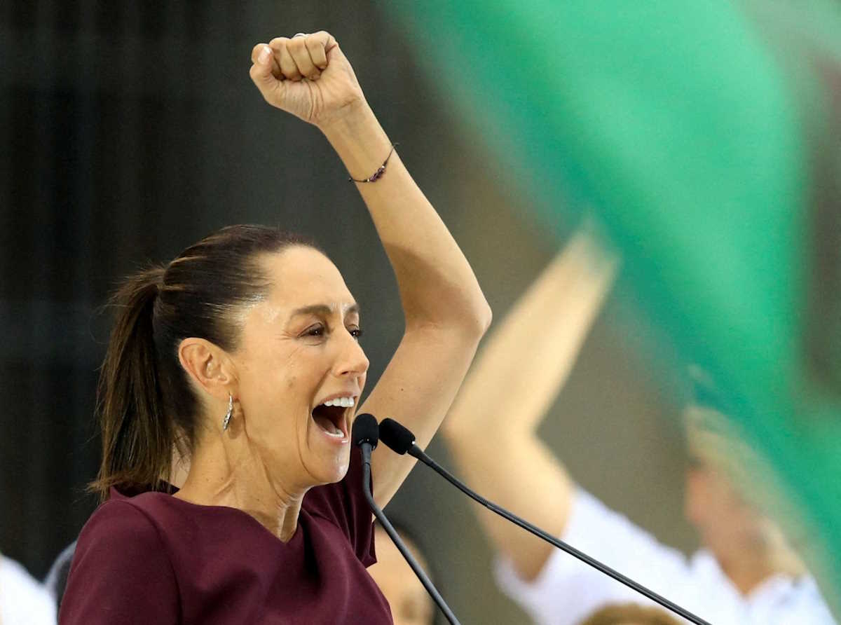 FILE PHOTO: Presidential candidate of the ruling MORENA party Claudia Sheinbaum raises a fist as she delivers a speech during her closing campaign rally at Zocalo Square, in Mexico City, Mexico, May 29, 2024. REUTERS