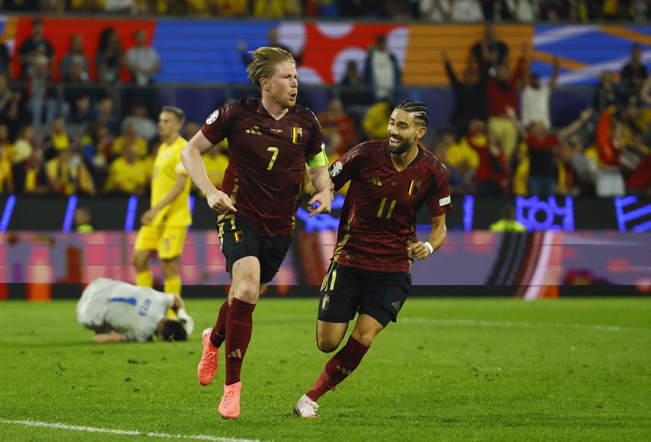 Soccer Football - Euro 2024 - Group E - Belgium v Romania - Cologne Stadium, Cologne, Germany - June 22, 2024 Belgium's Kevin De Bruyne celebrates scoring their second goal with Yannick Carrasco REUTERS