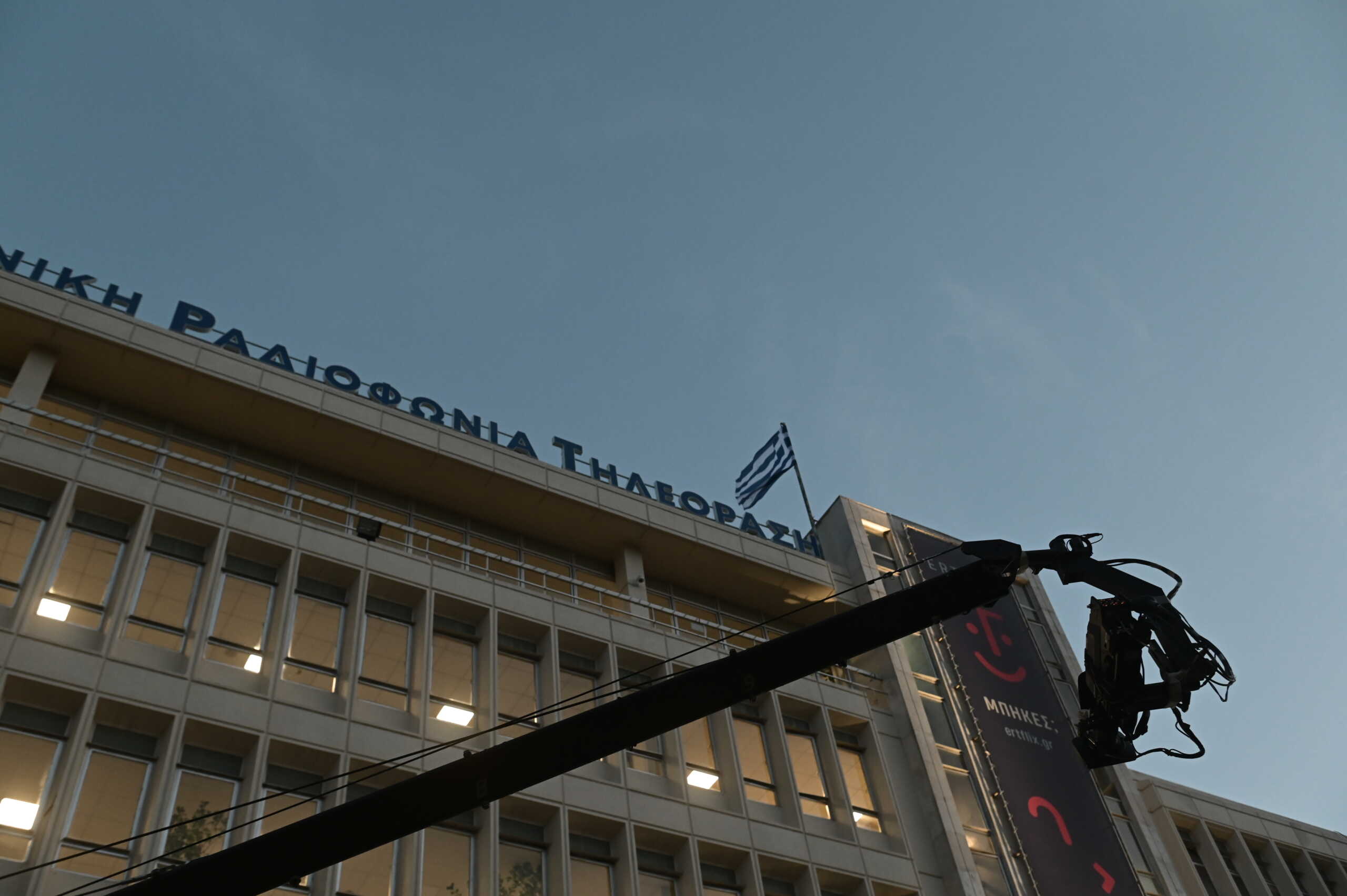 Debate των πολιτικών αρχηγών για τις εκλογές της 21ης Μαΐου, στο Ραδιομέγαρο της ΕΡΤ, Τετάρτη 10 Μαΐου 2023.  Στο debate συμμετείχαν οι αρχηγοί των κοινοβουλευτικών κομμάτων, Κυριάκος Μητσοτάκης (Νέα Δημοκρατία), Αλέξης Τσίπρας (ΣΥΡΙΖΑ-ΠΣ), Νίκος Ανδρουλάκης (ΠΑΣΟΚ-Κίνημα Αλλαγής), Δημήτρης Κουτσούμπας (ΚΚΕ), Κυριάκος Βελόπουλος (Ελληνική Λύση),Γιάνης Βαρουφάκης (ΜέΡΑ25). Οι δημοσιογράφοι των έξι τηλεοπτικών καναλιών πανελλαδικής εμβέλειας που συμμετείχαν, Μάρα Ζαχαρέα (STAR), Σία Κοσιώνη (ΣΚΑΪ), Γιώργος Παπαδάκης (ΑΝΤ1), Αντώνης Σρόιτερ (ALPHA), Παναγιώτης Στάθης (OPEN) και Ράνια Τζίμα (MEGA) ενώ την συζήτηση συντόνισε ο δημοσιογράφος της ΕΡΤ, Γιώργος Κουβαράς.
(ΤΑΤΙΑΝΑ ΜΠΟΛΑΡΗ