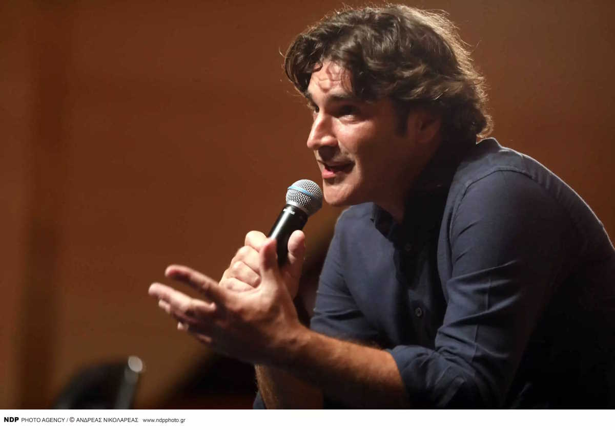 Χριστόφορος Παπακαλιάτης: Αποχαιρετά το Maestro και τους Παξούς με ένα νοσταλγικό βίντεο