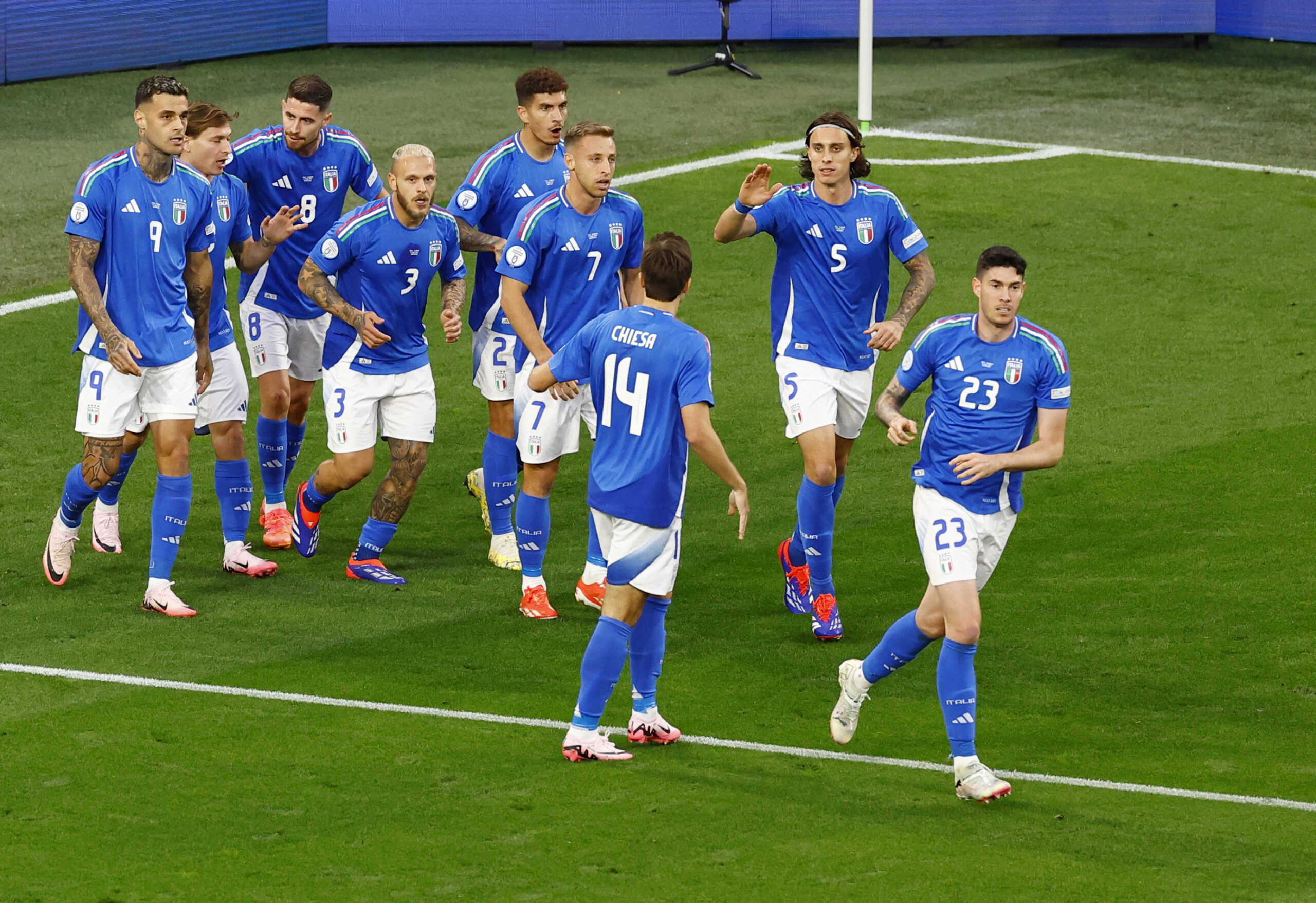 Soccer Football - Euro 2024 - Group B - Italy v Albania - Dortmund BVB Stadion, Dortmund, Germany - June 15, 2024 Italy's Alessandro Bastoni celebrates scoring their first goal with teammates REUTERS