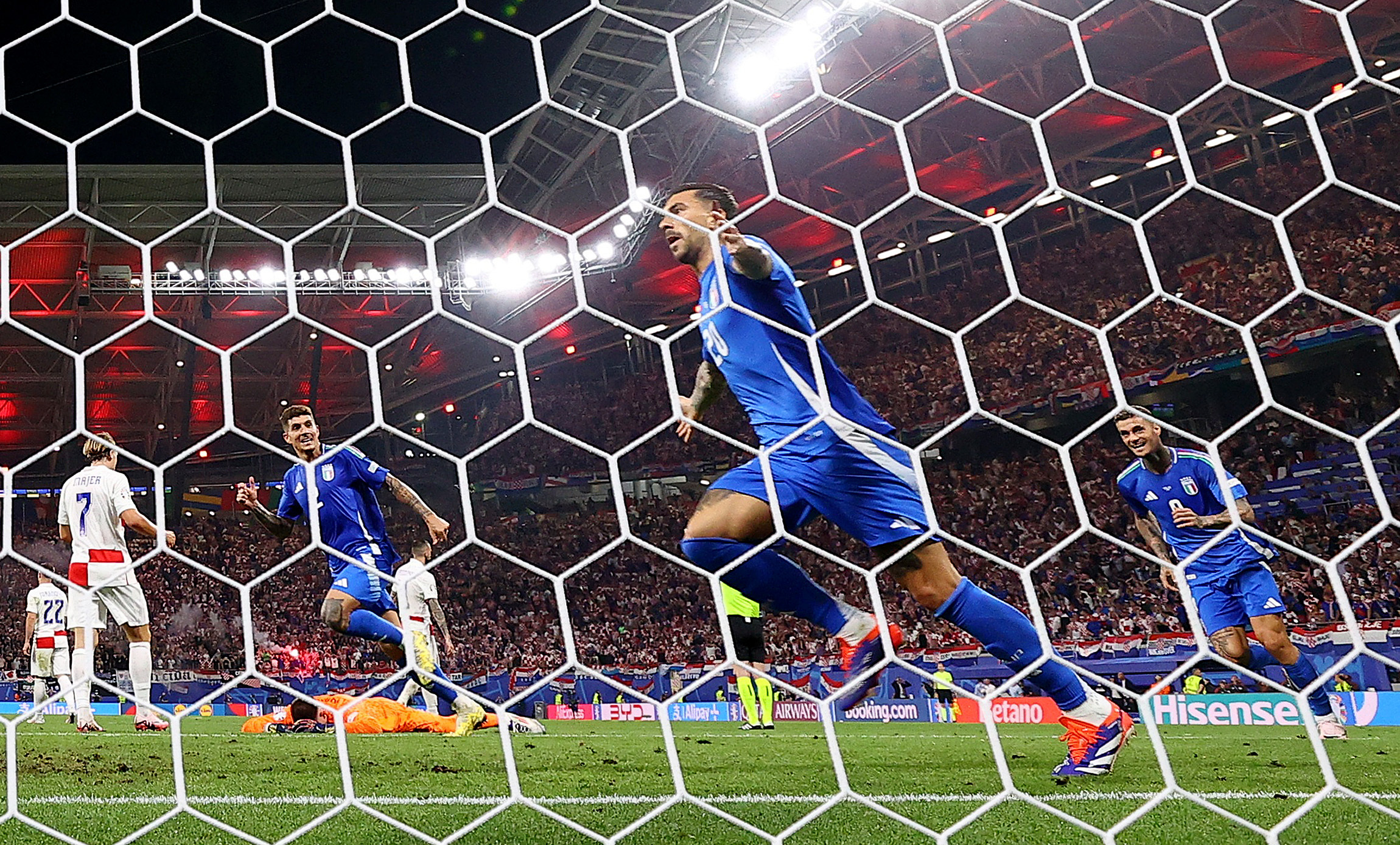 Soccer Football - Euro 2024 - Group B - Croatia v Italy - Leipzig Stadium, Leipzig, Germany - June 24, 2024  Italy's Mattia Zaccagni celebrates scoring their first goal REUTERS