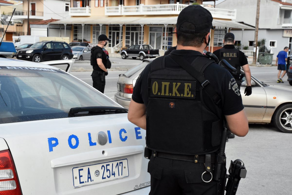 Βόλος: Απειλούσε με αυτοσχέδιο δρεπάνι γείτονες και αστυνομικούς – Καταδικάστηκε ερήμην του 
