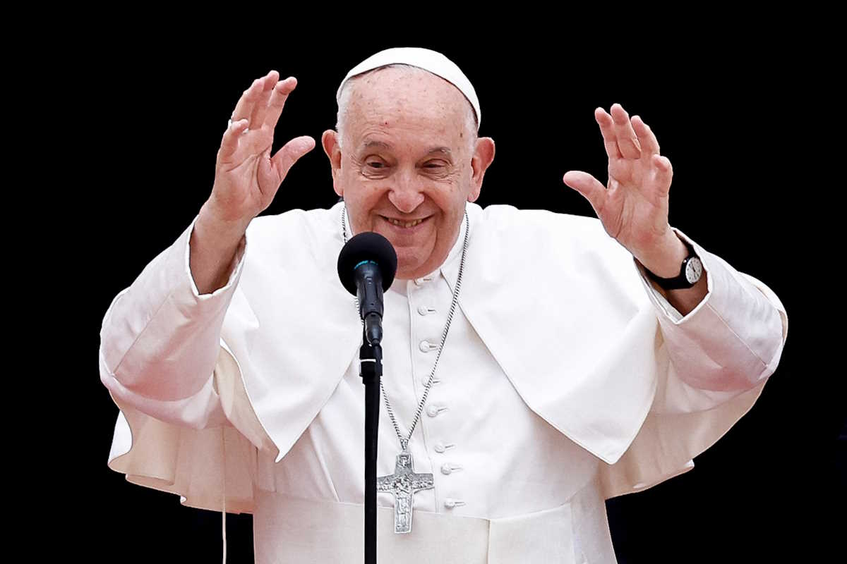 Pope Francis reacts as he stands with Rome's Mayor Roberto Gualtieri (not pictured) at a balcony in Piazza del Campidoglio (Capitoline Square), during a visit to Campidoglio (Capitoline Hill), in Rome, Italy June 10, 2024. REUTERS