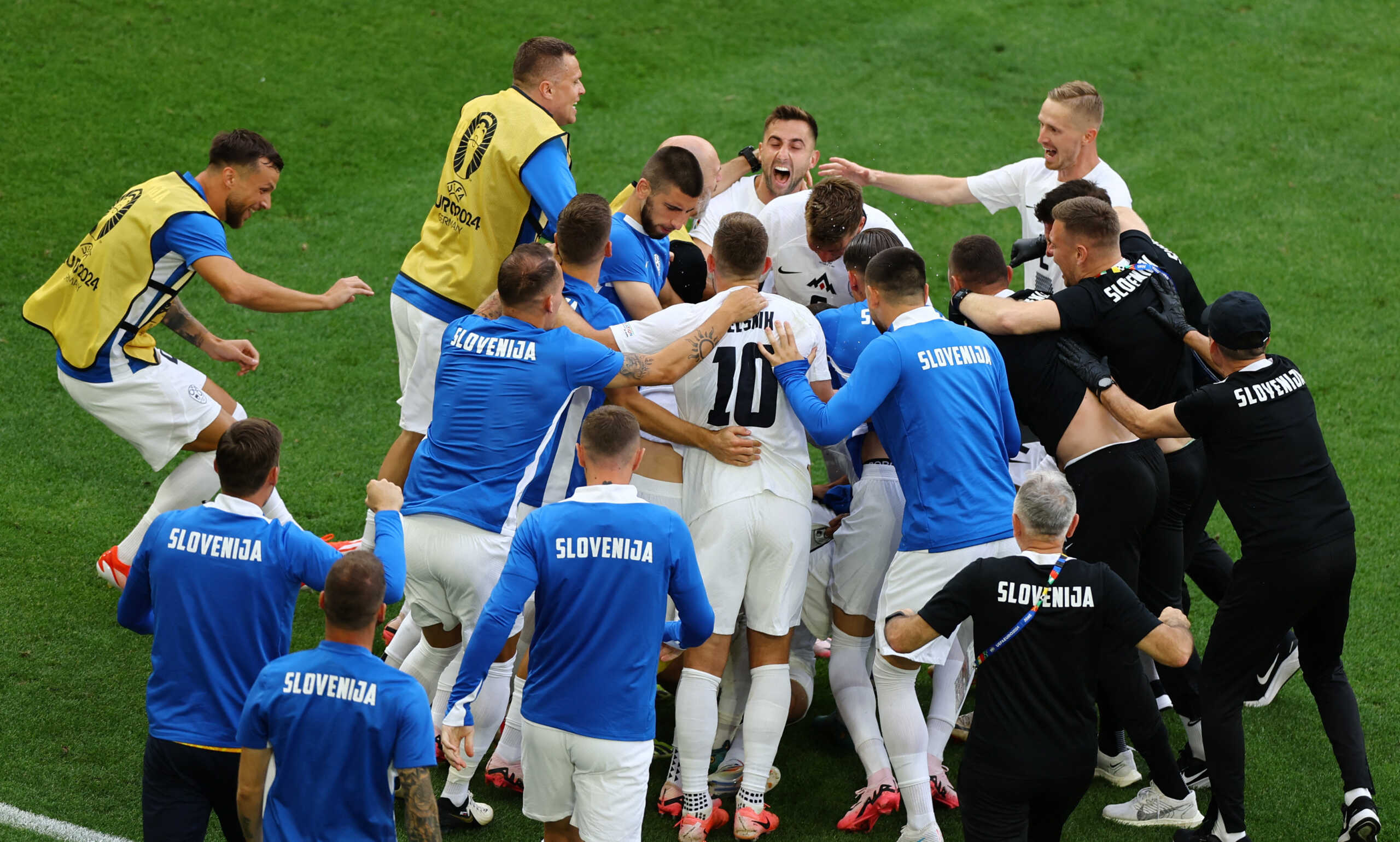 Soccer Football - Euro 2024 - Group C - Slovenia v Denmark - Stuttgart Arena, Stuttgart, Germany - June 16, 2024  Slovenia's Erik Janza celebrates scoring their first goal with teammates REUTERS