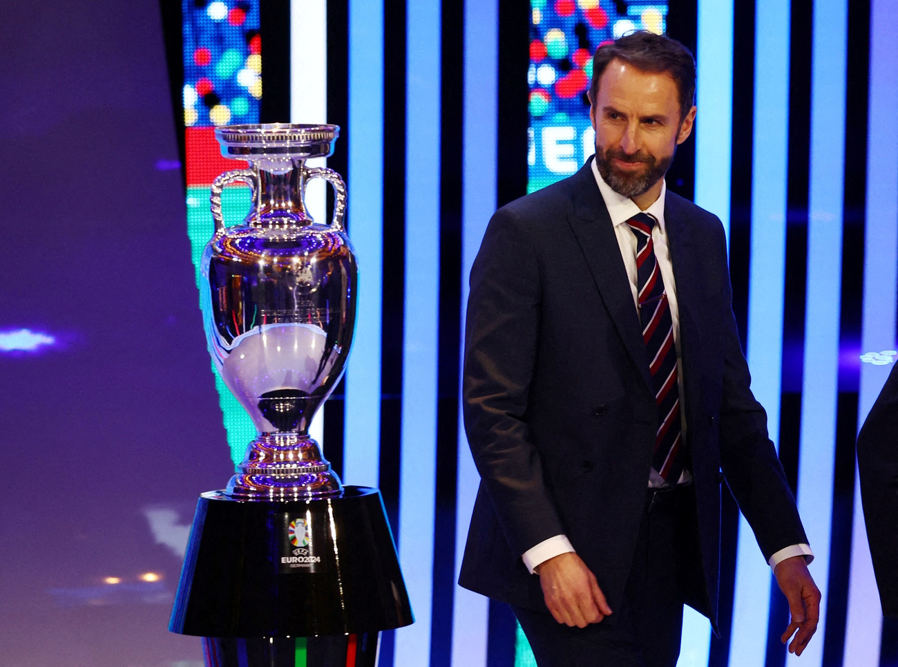 FILE PHOTO: Soccer Football - UEFA Euro 2024 Final Draw - Elbphilharmonie Hamburg, Hamburg, Germany - December 2, 2023 England manager Gareth Southgate with the trophy after the draw REUTERS