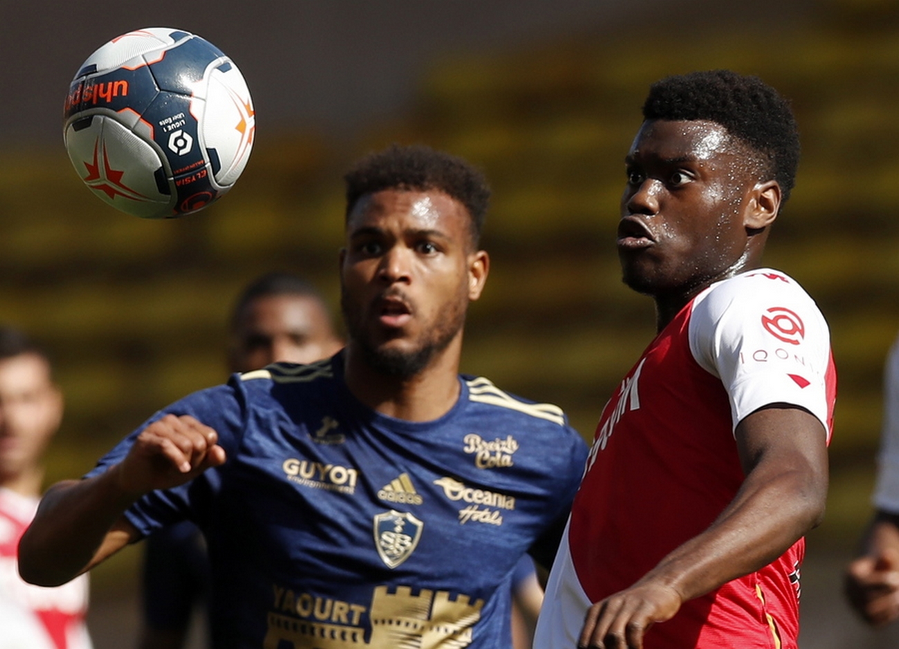 epa09042314 Benoit Badiashile (R) of Monaco and Steve Mounie (L) of Brest in action during the French Ligue 1 soccer match between AS Monaco and Stade Brest at Stade Louis II in Monaco, 28 January 2021.  EPA