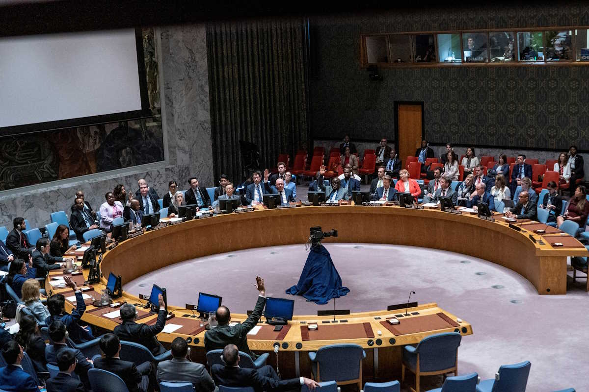 FILE PHOTO: Members of the United Nations Security Council vote on a resolution on non-proliferation during a meeting on the maintenance of International Peace and Security Nuclear disarmament and non-proliferation at U.N. headquarters in New York City, U.S., May 20, 2024. REUTERS