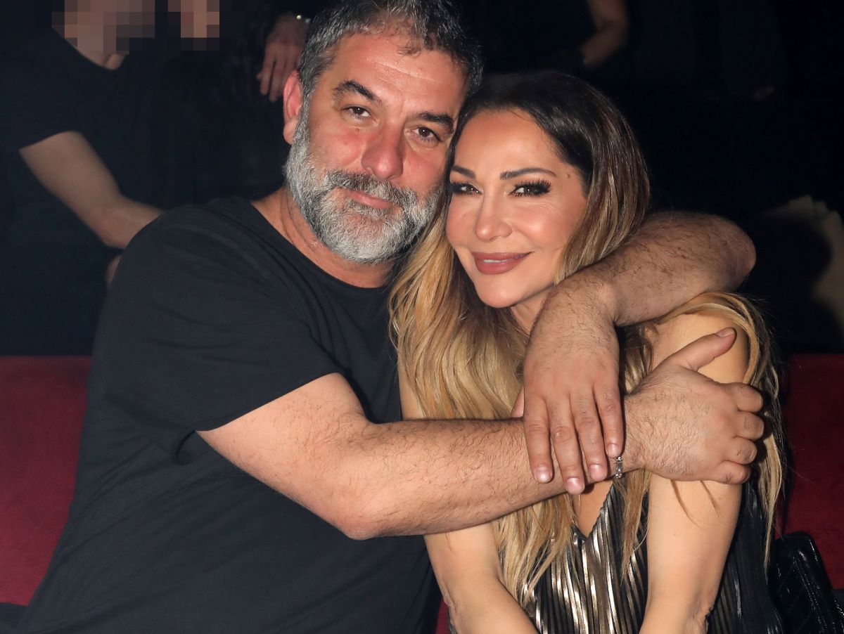 Δέσποινα Βανδή: «Όταν σκέφτομαι τη λέξη “έρωτας” μου έρχεται στο μυαλό ο Βασίλης Μπισμπίκης»