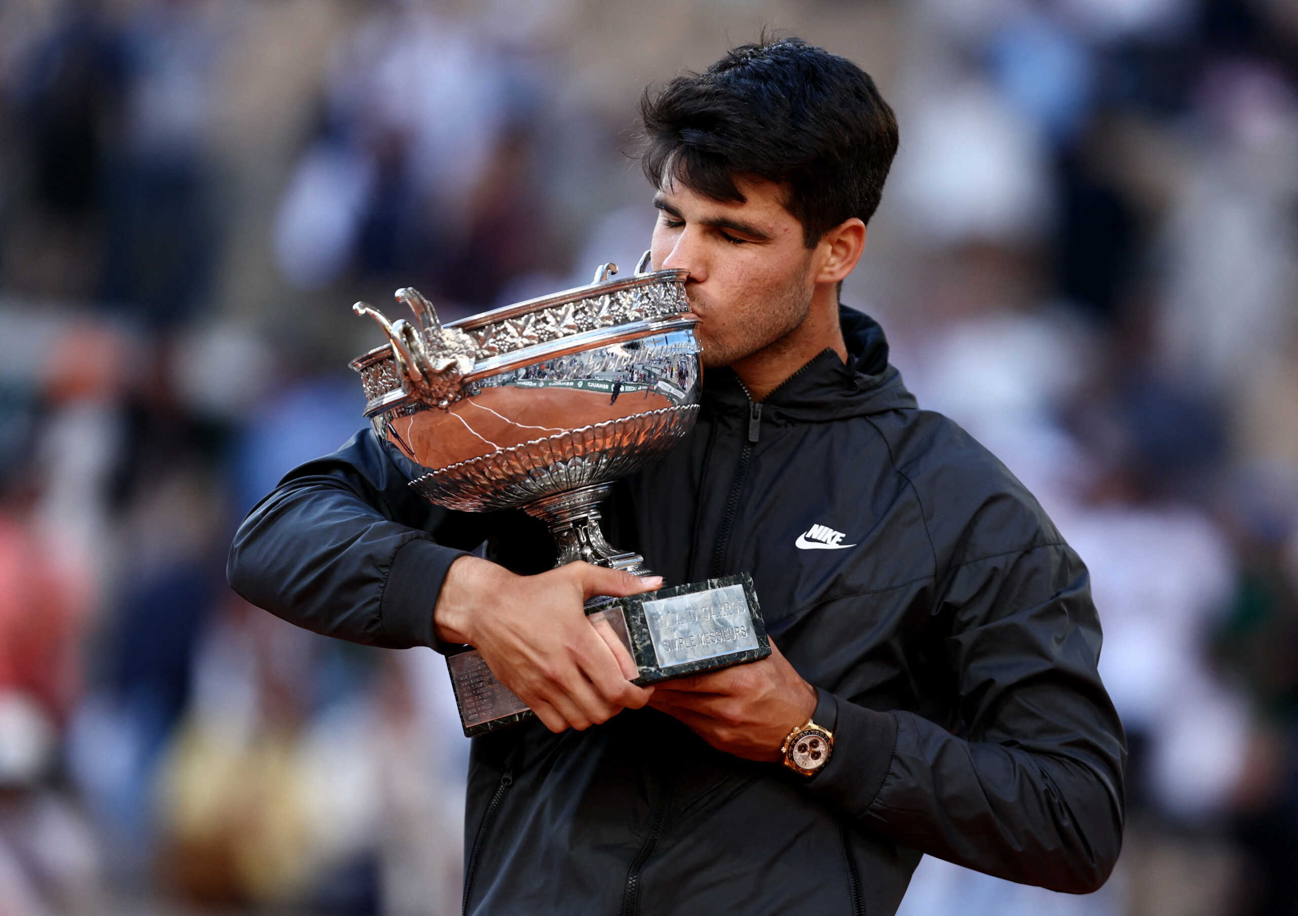 Tennis - French Open - Roland Garros, Paris, France - June 9, 2024 Spain's Carlos Alcaraz celebrates with the trophy after winning the men's singles final against Germany's Alexander Zverev REUTERS