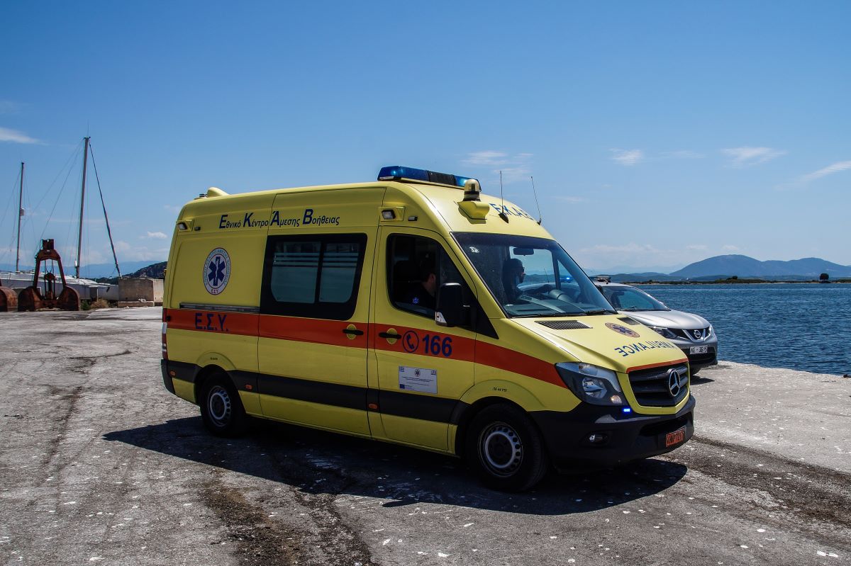 Φολέγανδρος: «Οι τραυματίες μεταφέρονται στη Σαντορίνη, περιμένουμε νηογνώμονα για το πλοίο» λέει ο δήμαρχος