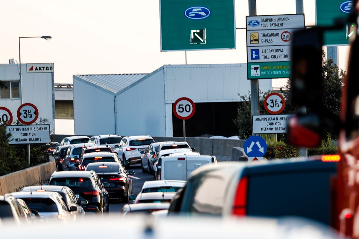 Αττική Οδός: Καραμπόλα πέντε οχημάτων, μεγάλες καθυστερήσεις στην έξοδο για Μαρκόπουλο