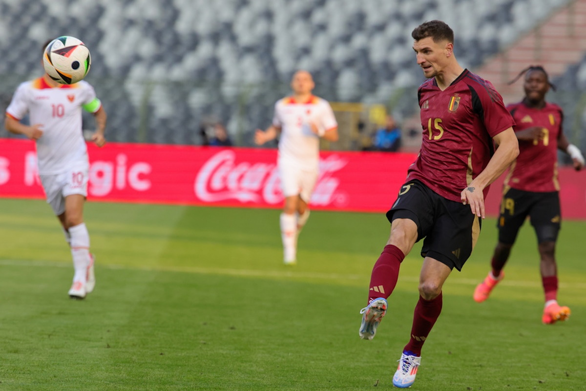 epa11391982 Thomas Meunier of Belgium (R) in action during the international friendly soccer match between Belgium and Montenegro, in Brussels, Belgium, 05 June 2024.  EPA
