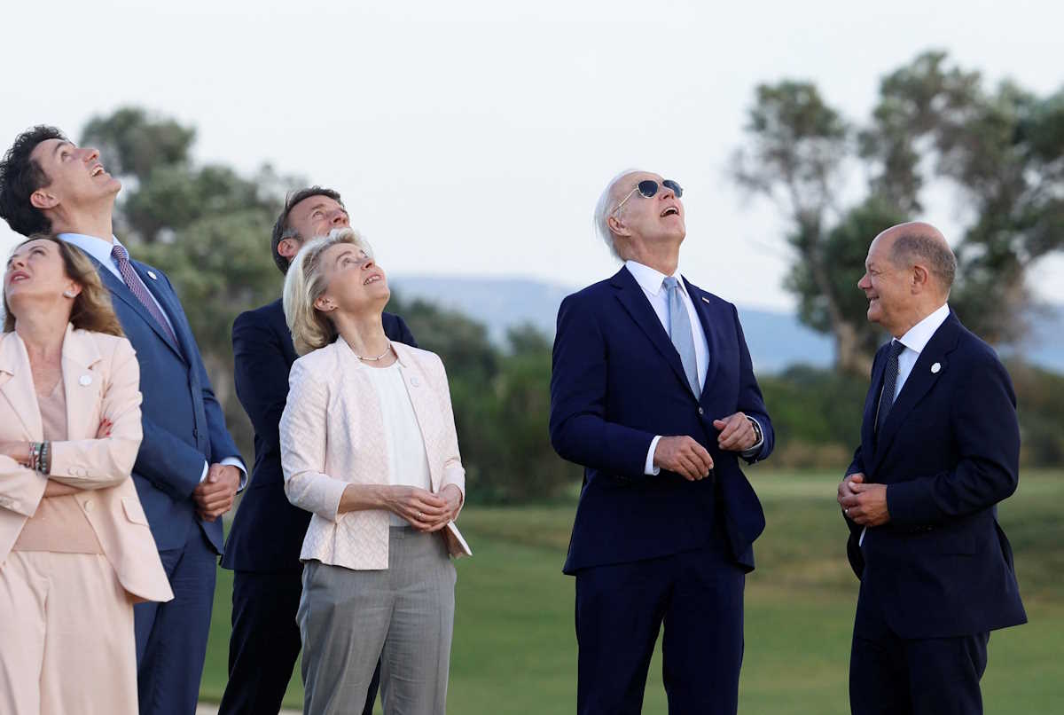 European Commission President Ursula von der Leyen, French President Emmanuel Macron, German Chancellor Olaf Scholz, U.S. President Joe Biden, Italian Prime Minister Giorgia Meloni and Canadian Prime Minister Justin Trudeau attend a skydiving demonstration, on the first day of the G7 summit, in Savelletri, Italy, June 13, 2024. REUTERS