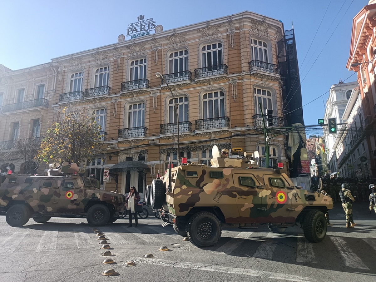epa11440389 Two military armored vehicles in front of the headquarters of the Government in La Paz, Bolivia, 26 June 2024. Bolivia's President Luis Arce denounced the 'irregular mobilization' of some units of the Bolivian military, he wrote in a post on social media. The vice president of Bolivia David Choquehuanca announced a 'coup d'etat' is taking place against the Government of Luis Arce, after a tank forcibly entered the Executive headquarters in the city of La Paz.  EPA
