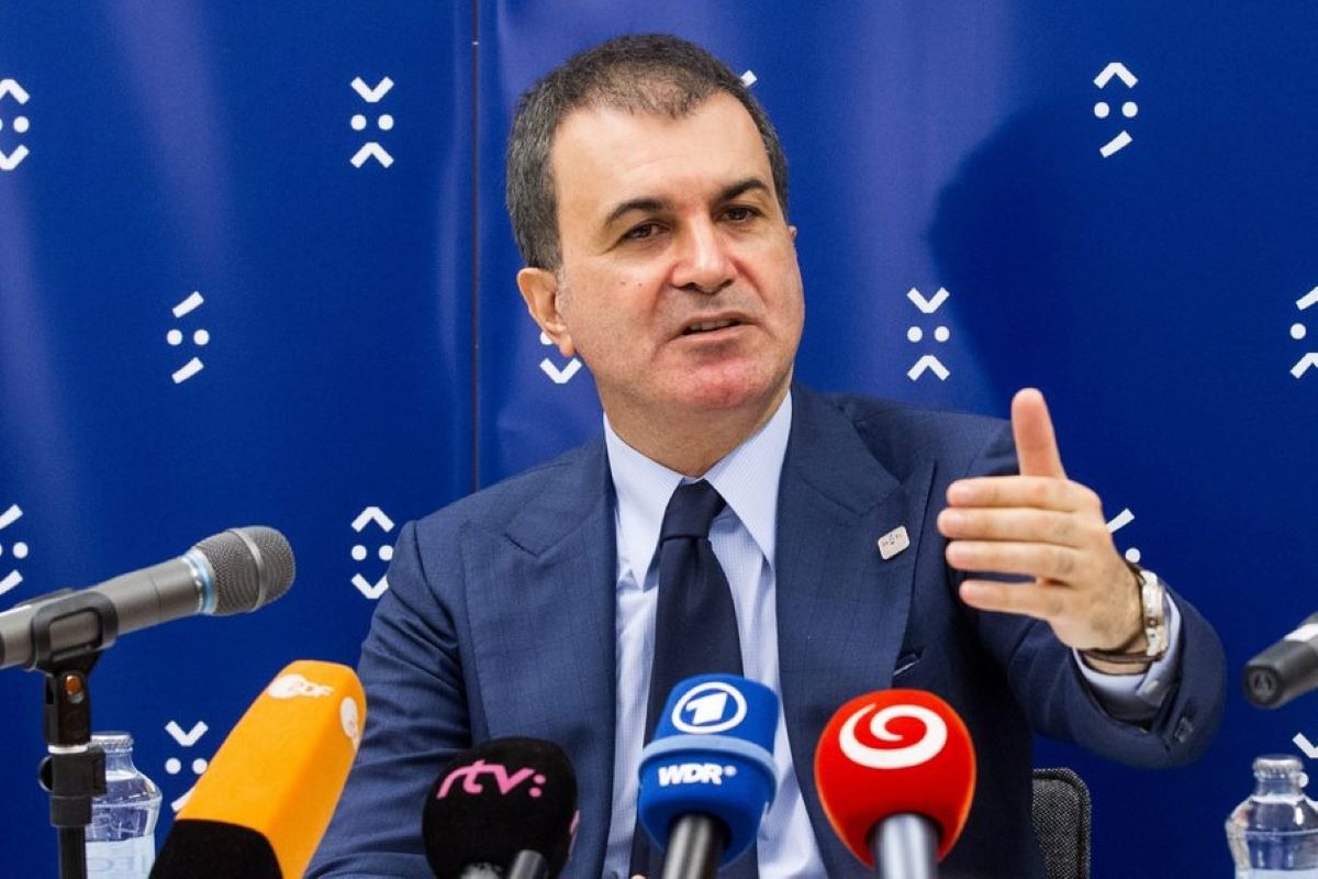 Ομέρ Τσελίκ: Τα προβλήματα με την Ελλάδα συνεχίζονται αλλά υπάρχει συνεργασία