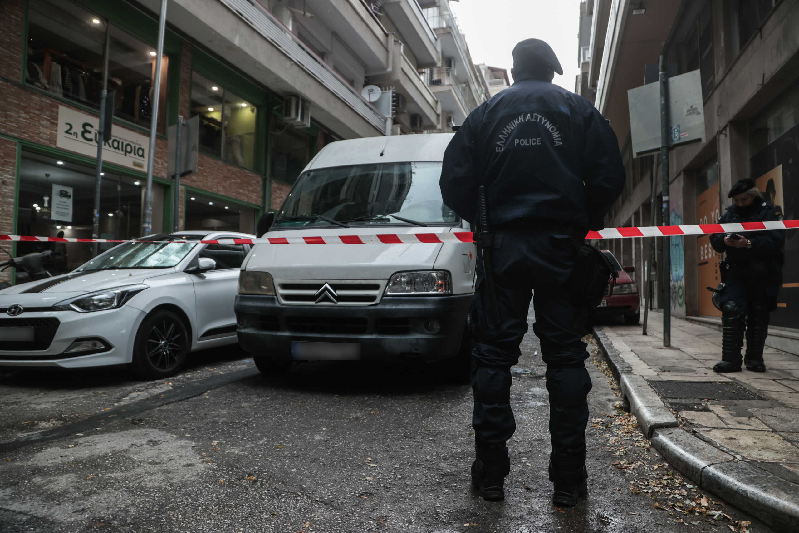 Αστυνομική επιχείρηση για την εκκένωση τριώροφου  κτηρίου που τελούσε υπό κατάληψη στην Θέρμη Θεσσαλονίκης, Δευτέρα 28 Νοεμβρίου 2022.
(ΡΑΦΑΗΛ ΓΕΩΡΓΙΑΔΗΣ
