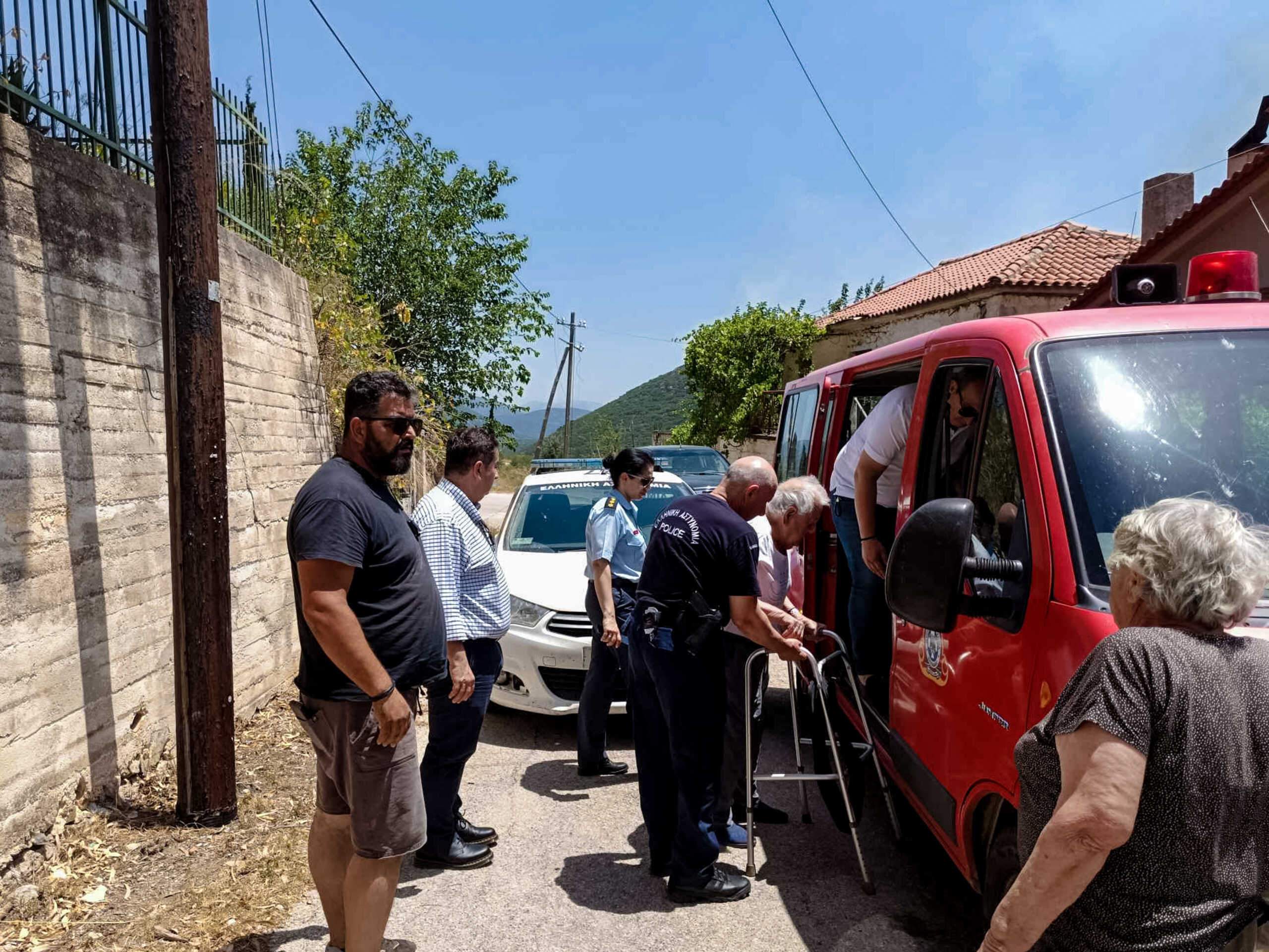 Πυρκαγιά που έχει εκδηλωθεί στην περιοχή της
Λυρκείας Αργολίδας. Παρασκευή 21 Ιουνίου 2024 (ΔΗΜΟΣ ΑΡΓΟΥΣ - ΜΥΚΗΝΩΝ