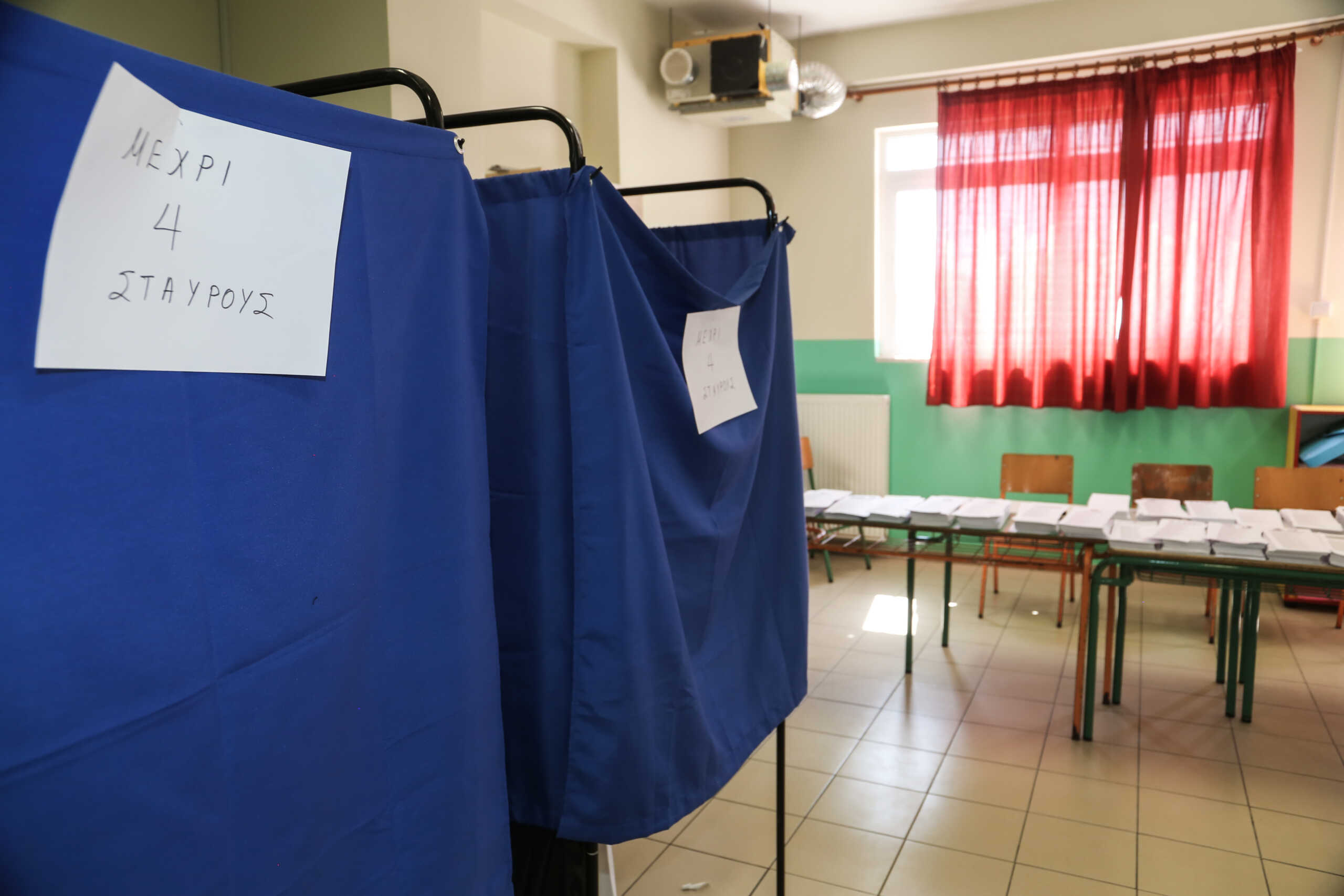 Στιγμιότυπο από την εκλογική διαδικασία για τις ευρωεκλογές σε εκλογικό τμήμα στην πόλη της Λάρισας, Κυριακή 9 Ιουνίου 2024.  
(EUROKINISSI)