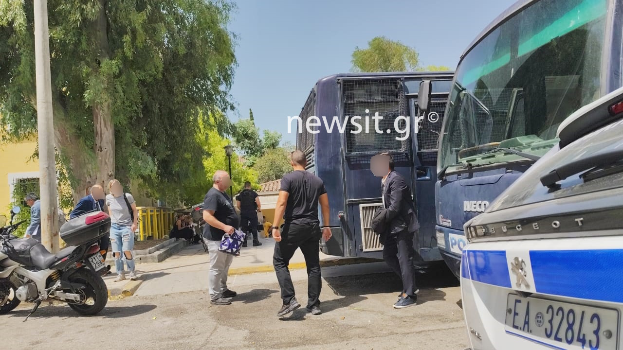 Στον εισαγγελέα ο δημοσιογράφος της ΕΡΤ που κατηγορείται για τον ξυλοδαρμό της συντρόφου του