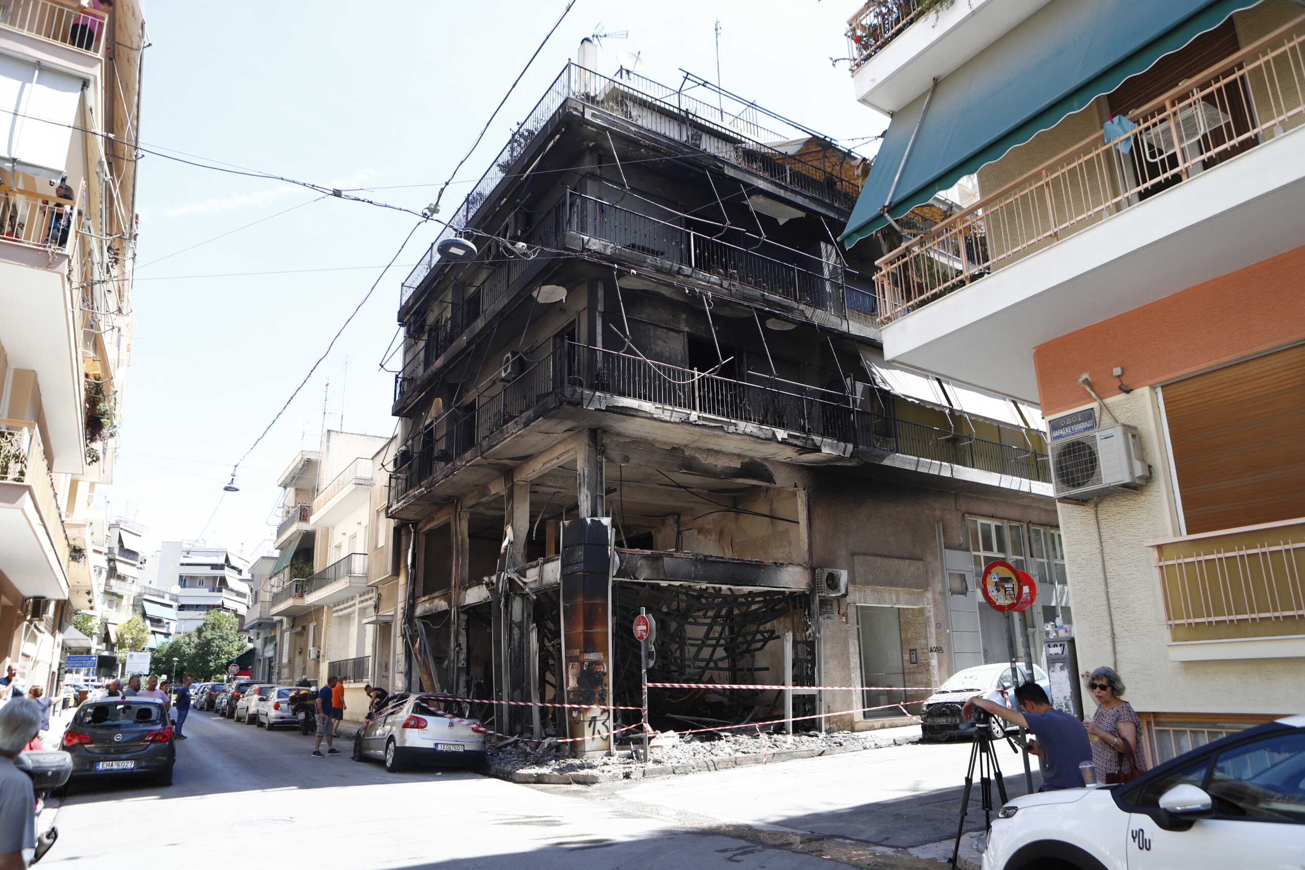 Καταστροφές από πυρκαγιά σε τριώροφη πολυκατοικία στην συμβολή των οδών Ψαρουδάκη και Παρασκευοπούλου στα Κάτω Πατήσια, Κυριακή 16 Ιουνίου 2024. Η φωτιά εκδηλώθηκε το βράδυ του Σαββάτου (15
(ΣΩΤΗΡΗΣ ΔΗΜΗΤΡΟΠΟΥΛΟΣ