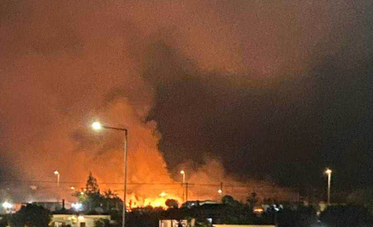Κορινθία: Φωτιά στο Ζευγολατιό σε ξερά χόρτα – Εικόνες από την επιχείρηση της πυροσβεστικής