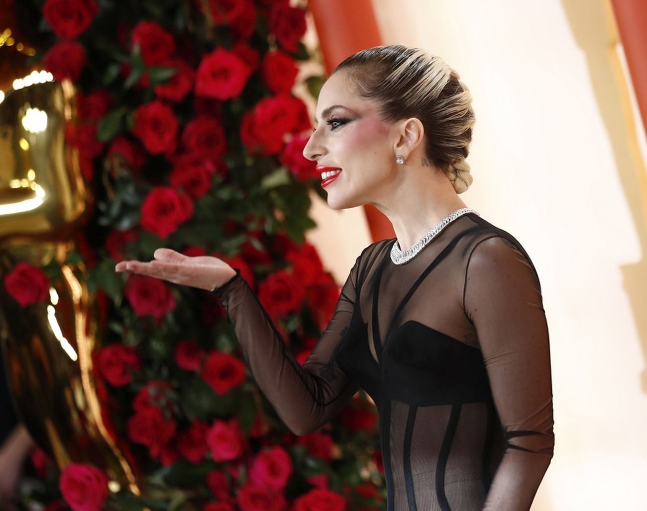Η Lady Gaga δεν είναι έγκυος: Διέψευσε τις φήμες με ένα βίντεο στο TikTok
