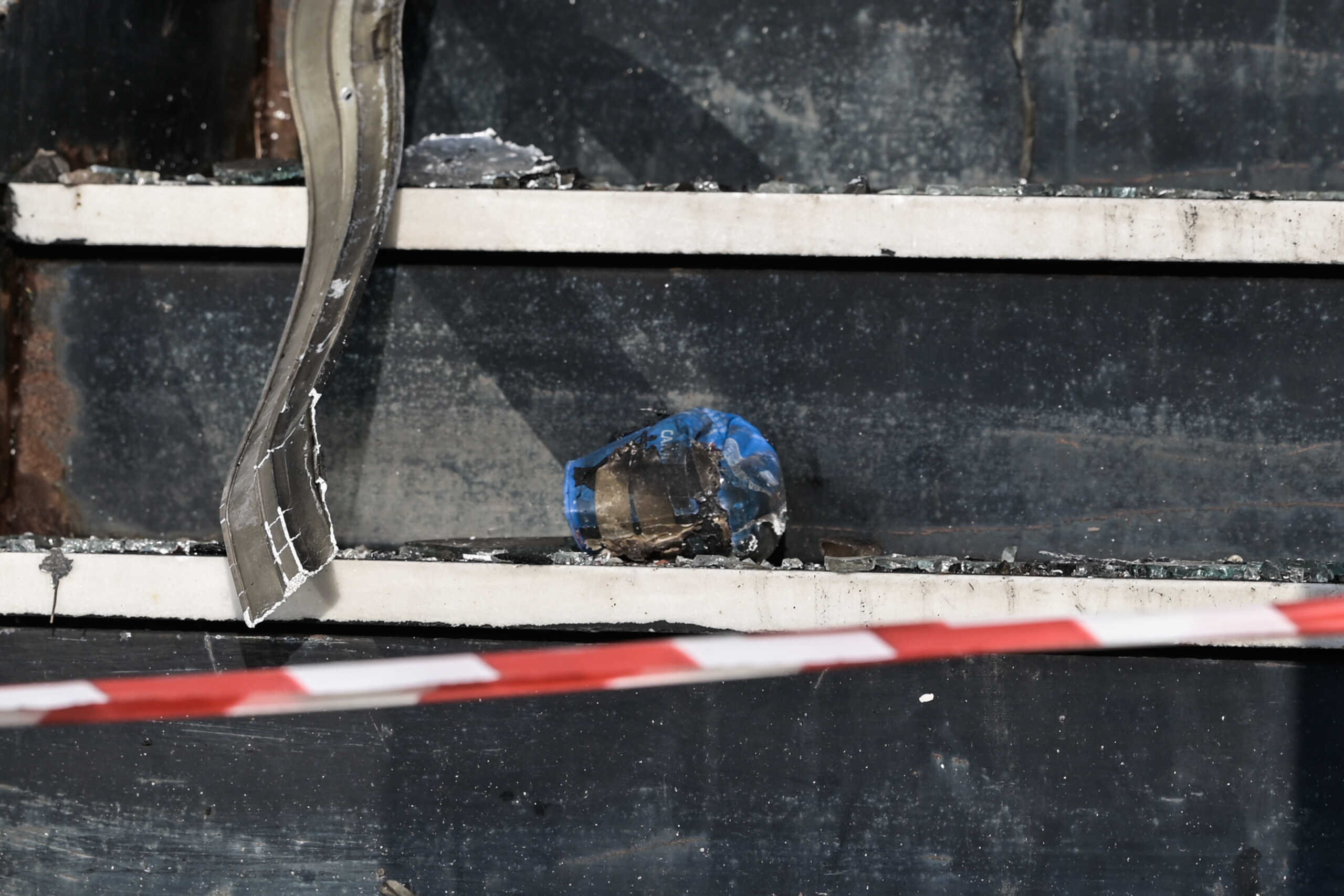 Τριπλό εκρηκτικό μηχανισμό τοποθέτησαν άγνωστοι στις εγκαταστάσεις του δημοσιογραφικού ομίλου Real Group τα ξημερώματα της Τετάρτης 13 Ιουλίου 2022 προξενώντας σοβαρές ζημιές στο κτήριο. Πρόκειται για το κτήριο στη Λεωφόρο Κηφισίας, στο Μαρούσι, που στεγάζει μέσα ενημέρωσης όπως ο ραδιοσταθμός Real FM και η εβδομαδιαία εφημερίδα Real News. Το ανακριτικό τμήμα της Πυροσβεστικής Υπηρεσίας έχει εντοπίσει τρία γκαζάκια με ταινία σε εξωτερικό κλιμακοστάσιο, μεταξύ του ισογείου και του πρώτου ορόφου. 
(ΜΙΧΑΛΗΣ ΚΑΡΑΓΙΑΝΝΗΣ