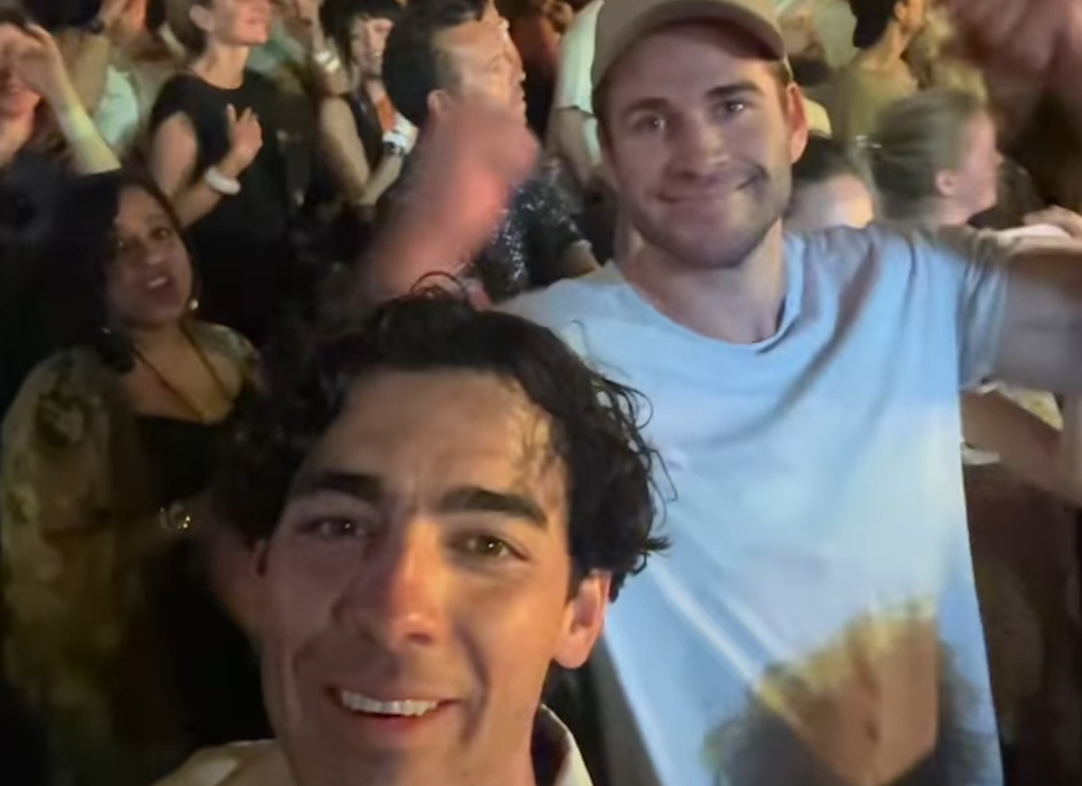 Coldplay: Λίαμ Χέμσγουορθ, Κάιλι Μινόνγκ, Λουκ Έβανς και Τζο Τζόνας στο ΟΑΚΑ