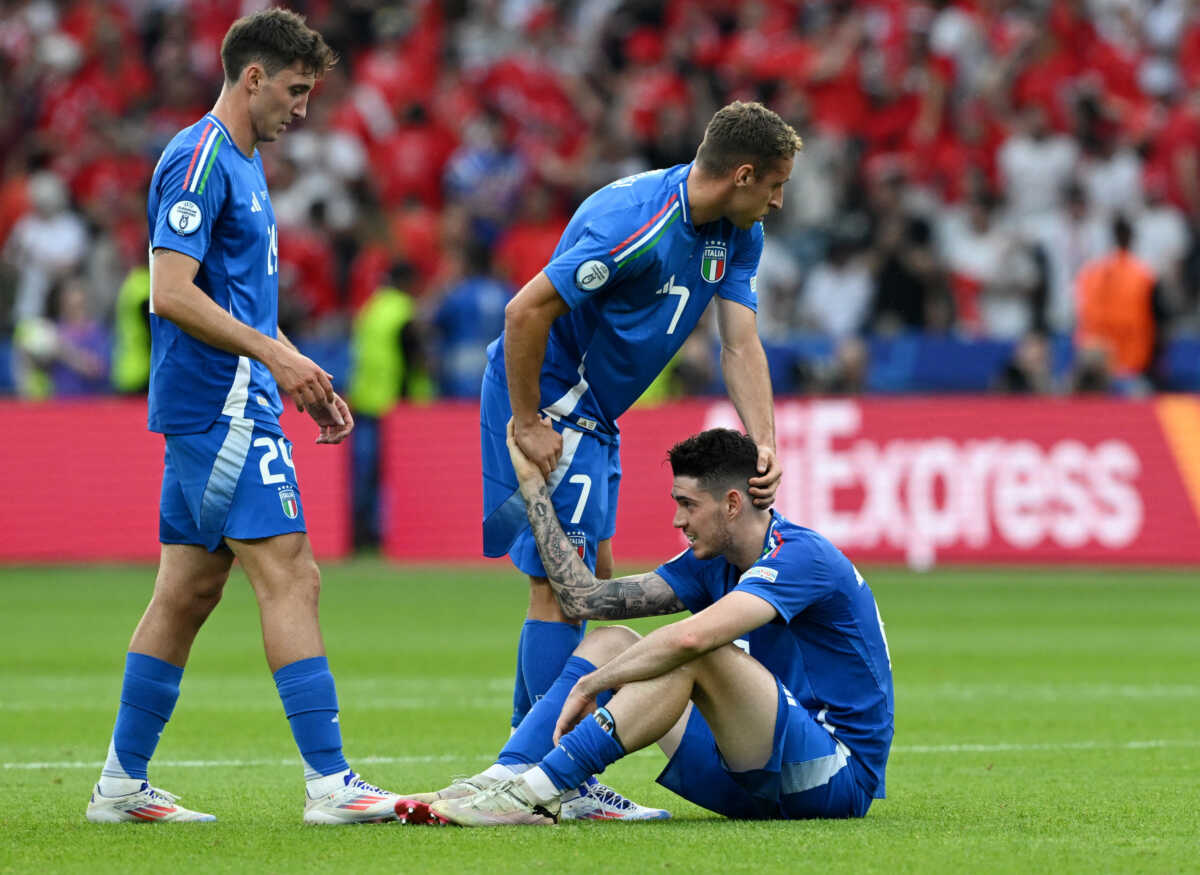 Soccer Football - Euro 2024 - Round of 16 - Switzerland v Italy - Berlin Olympiastadion, Berlin, Germany - June 29, 2024  Italy's Andrea Cambiaso, Davide Frattesi and Alessandro Bastoni look dejected after the match REUTERS