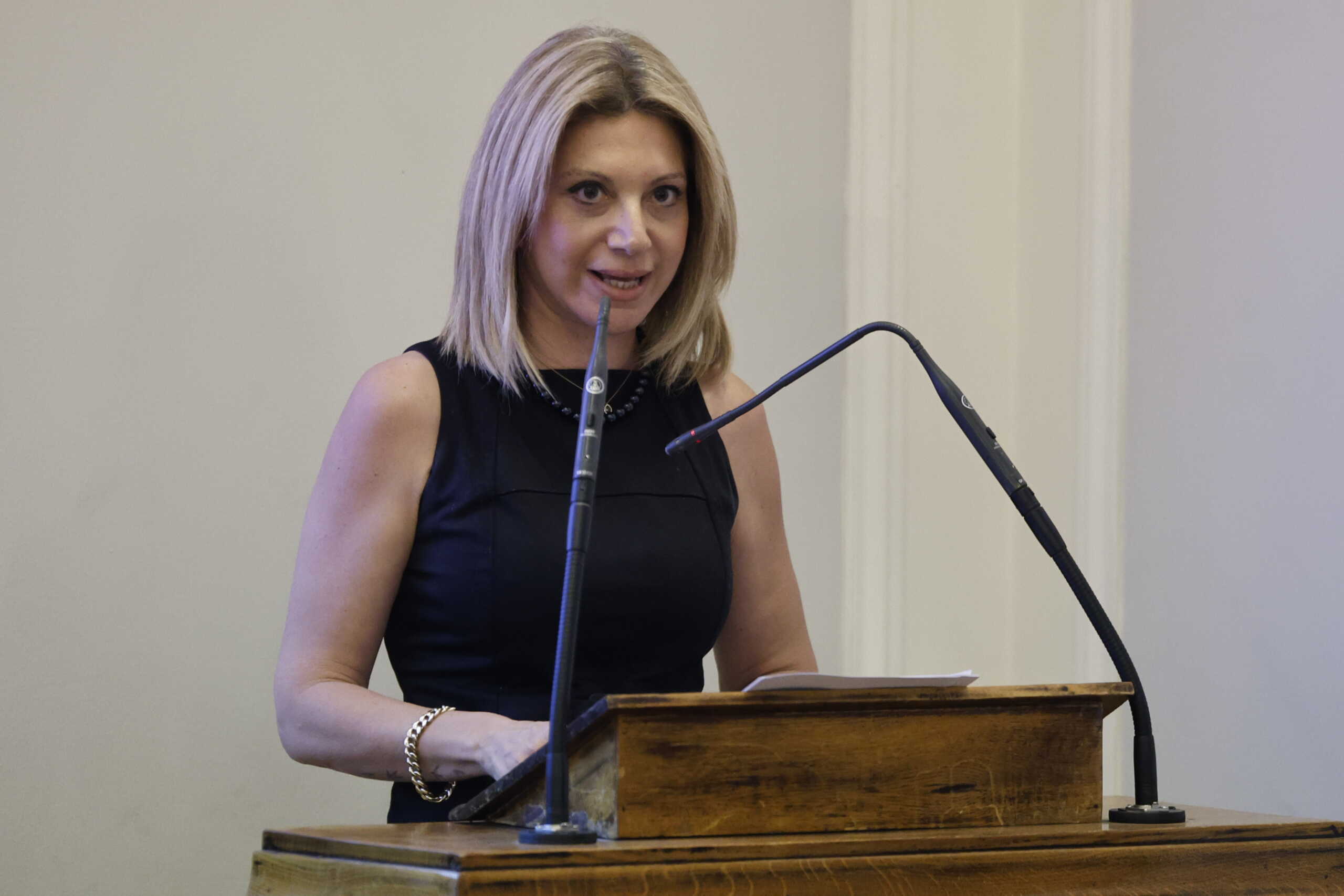 Συνέντευξη τύπου από τον Σύλλογο Ατόμων Πληγέντων Δυστυχήματος Τεμπών "28-2-2023" με θέμα "Το αίτημα 1.500.000 πολιτών για την τροποποίηση της ποινικής ευθύνης Υπουργών και της βουλευτικής ασυλίας", Τετάρτη 5 Ιουνίου 2024. Στη συνέντευξη τύπου συμμετείχαν η Πρόεδρος του Συλλόγου "ΤΕΜΠΗ 28-2-2023" Μαρία Καρυστιανού, ο Πρόεδρος της Ολομέλειας των Προέδρων των Δικηγορικών Συλλόγων Ελλάδος Δημήτρης Βερβεσός, η Αντιπρόεδρος ΣτΕ ετ. Μαρία Καραμανώφ και ο Αν. Καθηγητής Συνταγματικού Δικαίου Νομικής ΕΚΠΑ Νίκος Παπασπύρου. 
(ΓΙΩΡΓΟΣ ΚΟΝΤΑΡΙΝΗΣ