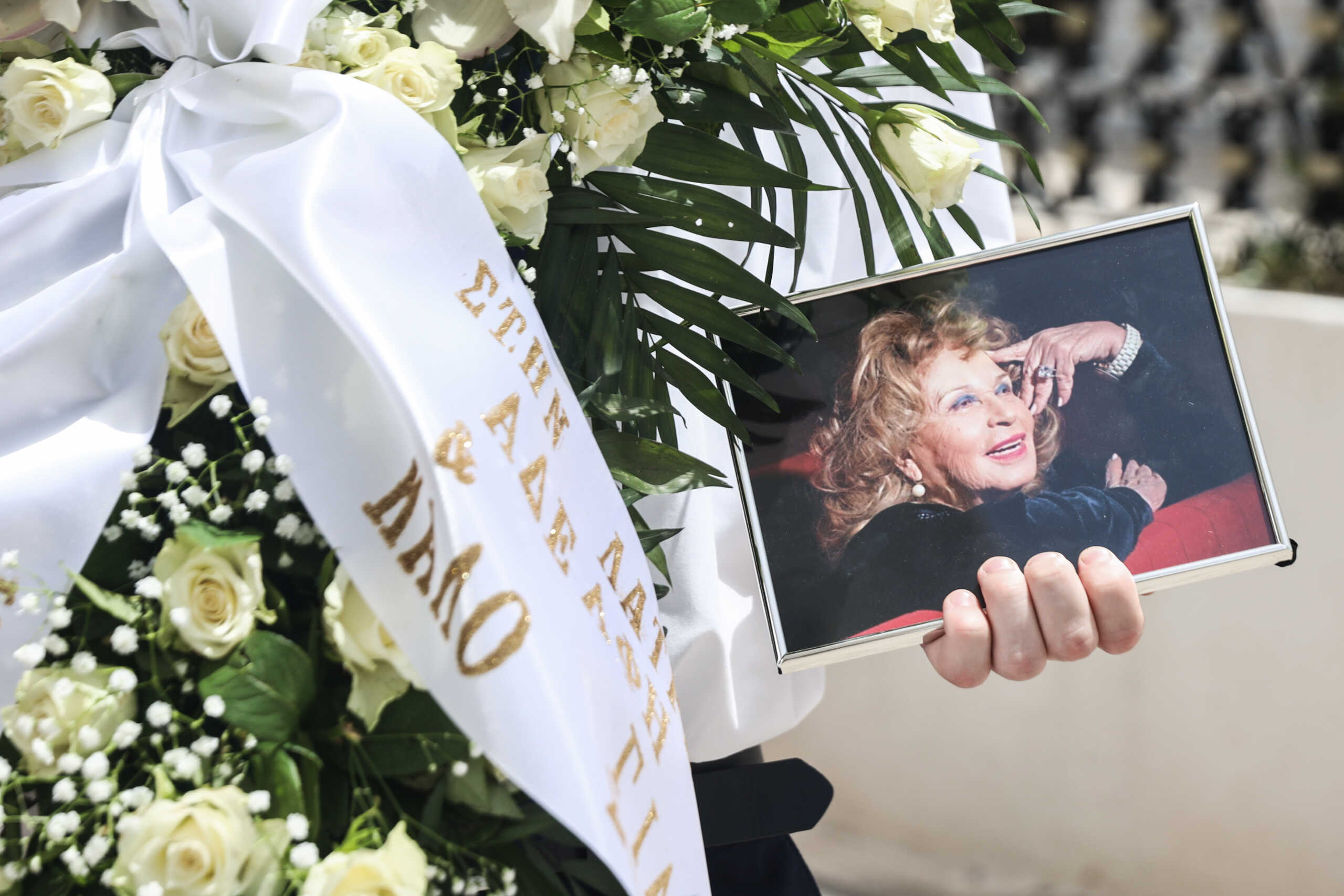 Κηδεία της ηθοποιού Δέσποινας Στυλιανοπούλου στο Α' Νεκροταφείο Αθηνών, Τετάρτη 12 Ιουνίου 2024. Η ηθοποιός έφυγε από τη ζωή σε ηλικία 91 ετών την Παρασκευή 7 Ιουνίου έπειτα από προβλήματα υγείας που αντιμετώπιζε το τελευταίο διάστημα. 
(ΓΙΑΝΝΗΣ ΠΑΝΑΓΟΥΛΟΣ
