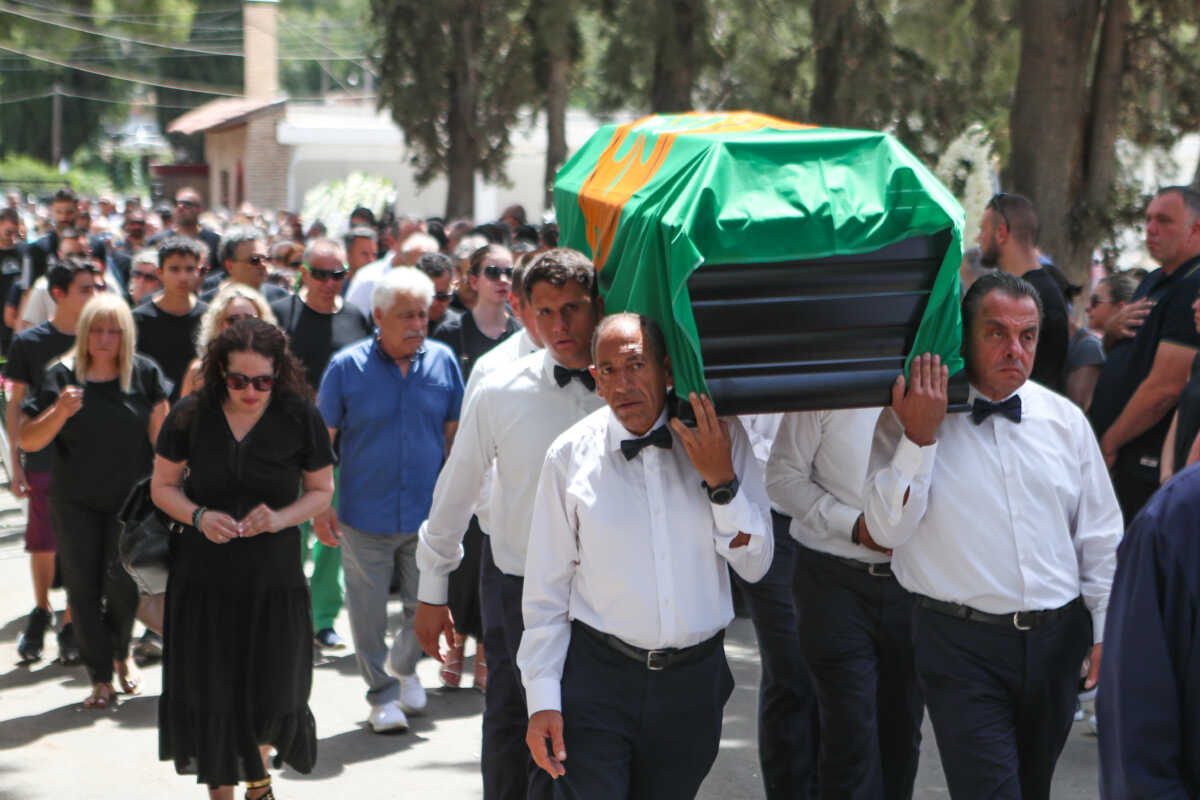 Κηδεία Πάρη Δερμάνη: Σύσσωμος ο Παναθηναϊκός στο τελευταίο αντίο