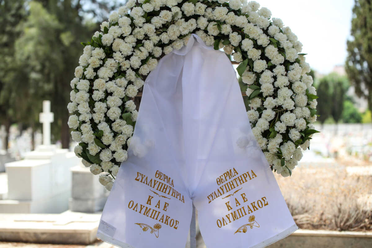 Κηδεία Πάρη Δερμάνη: Σύσσωμος ο Παναθηναϊκός στο τελευταίο αντίο
