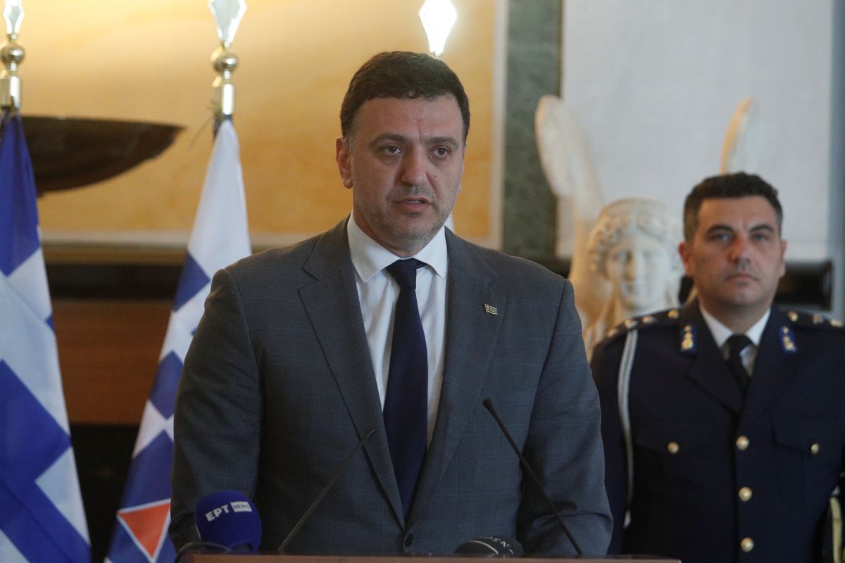 Βασίλης Κικίλιας για πυρκαγιές: Η μισή Ελλάδα στο πορτοκαλί με θυελλώδεις ανέμους