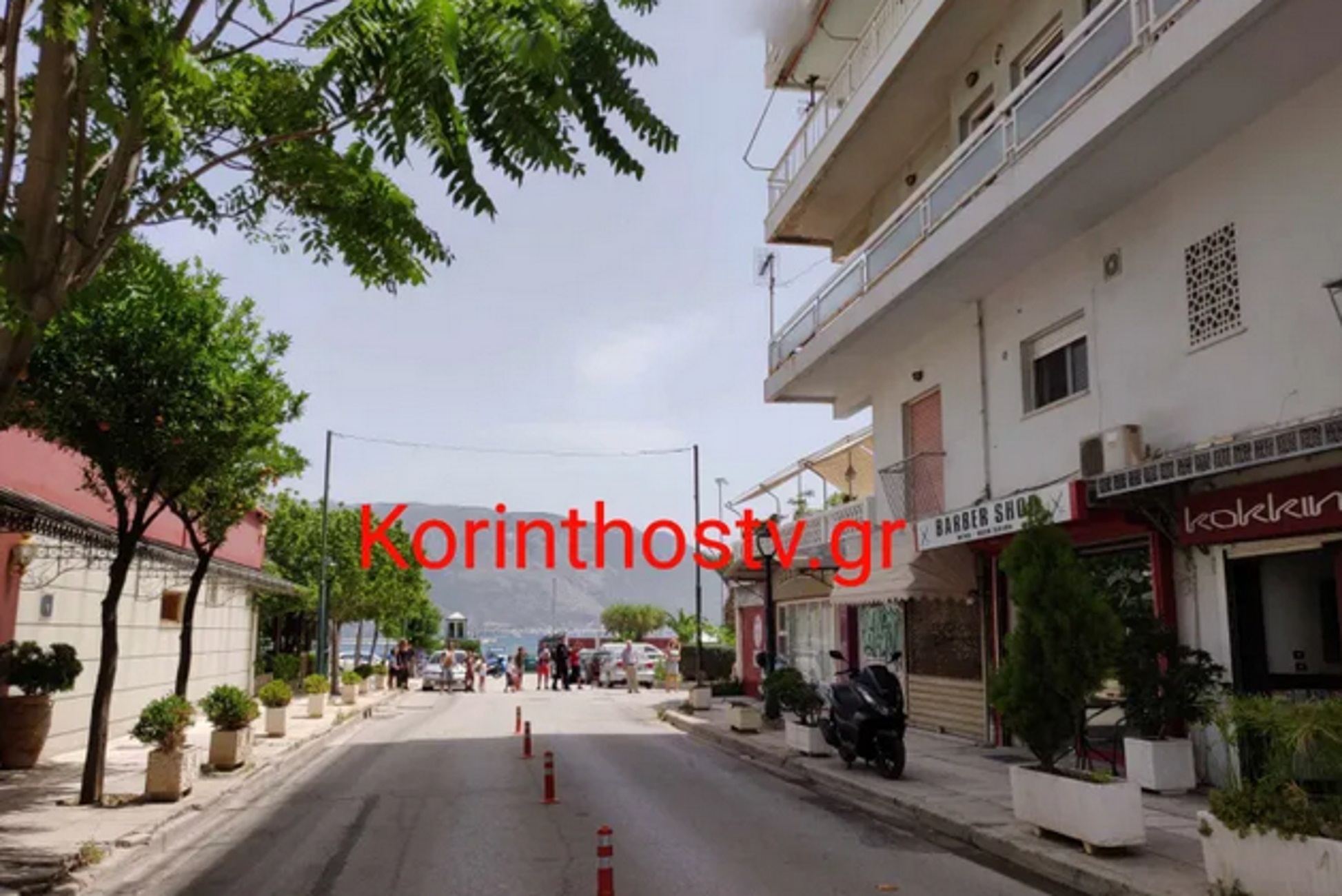 Κόρινθος: Συναγερμός για άντρα που απειλεί να πέσει από μπαλκόνι διαμερίσματος