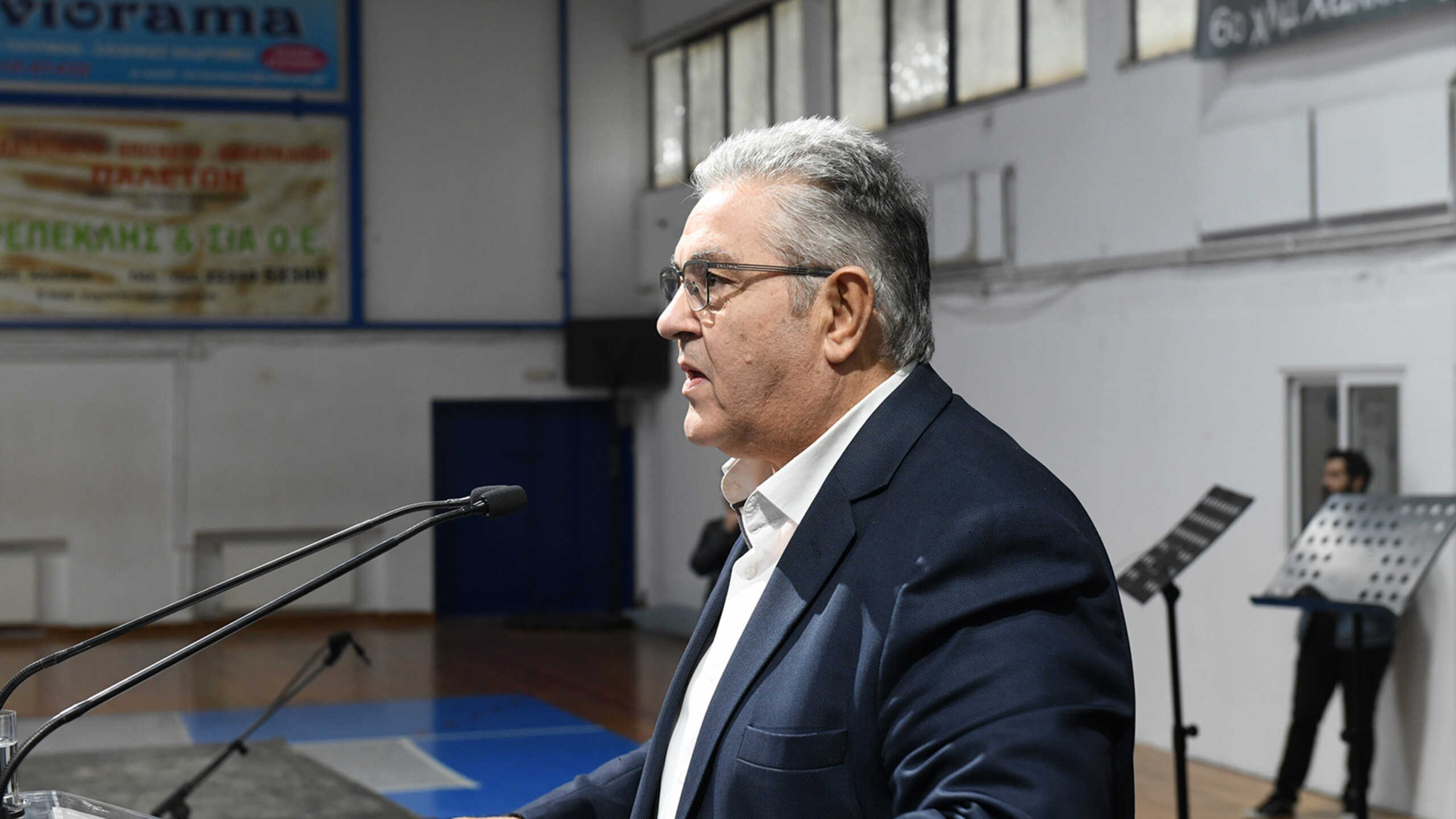 Στη Χαλκίδα βρέθηκε σήμερα το πρωί ο Δημήτρης Κουτσούμπας προκειμένου να παραστεί στα εγκαίνια των νέων ιδιόκτητων γραφείων της Επιτροπής Περιοχής Ανατολικής Στερεάς - Εύβοιας του ΚΚΕ, αλλά και να μιλήσει στην εκδήλωση - συναυλία που ακολούθησε για να γιορταστούν τα 104 χρόνια από την ίδρυση του κόμματος και η απόκτηση των νέων γραφείων.Το κτίριο των νέων γραφείων ονομάζεται «Κτίριο Θύμιος Καψής» προς τιμήν του θρυλικού αντάρτη του ΕΛΑΣ και διοικητή του Ανεξάρτητου Τάγματος Εύβοιας του ΔΣΕ Θύμιου Καψή «Ανάποδου» και θα στεγάσει εκτός από την Επιτροπή Περιοχής της Ανατολικής Στερεάς, την Οργάνωση της ΚΝΕ, την Τομεακή Επιτροπή της Εύβοιας και τον Ριζοσπάστη,Κυριακή 27 Νοεμβρίου 2022 (EUROKINISSI)