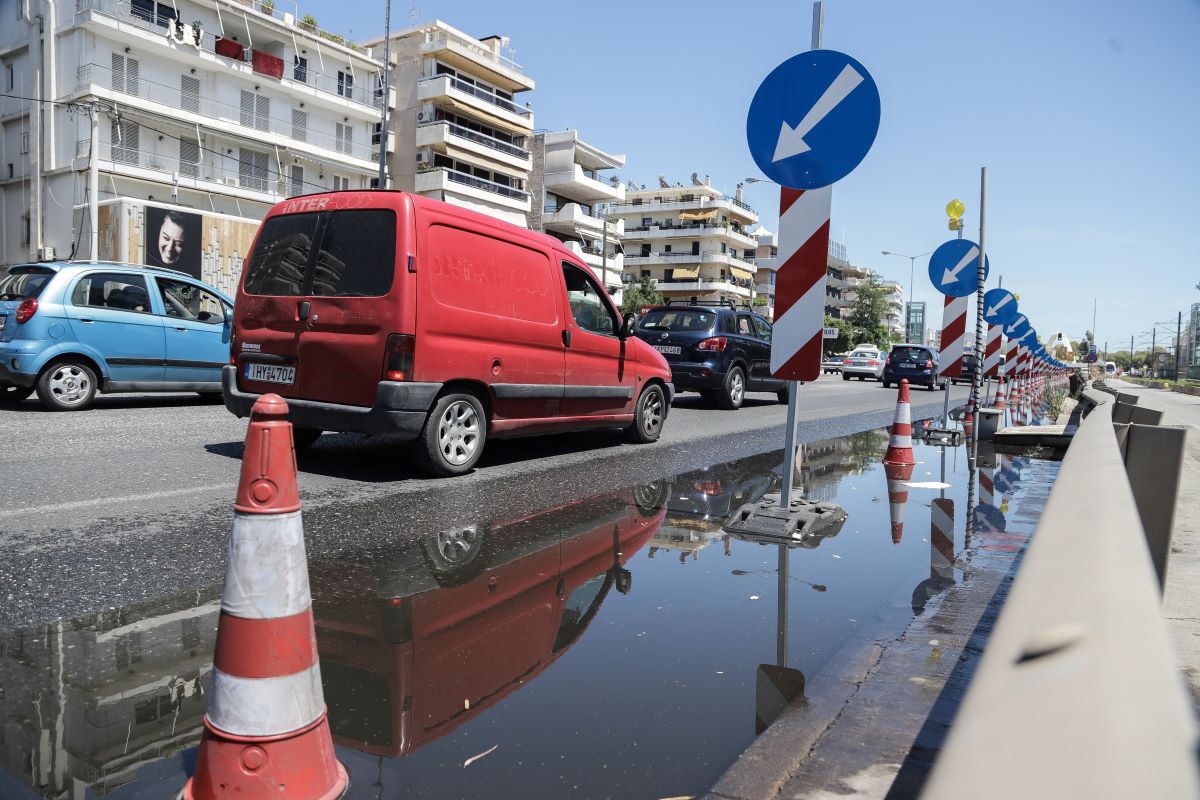 Διακοπή κυκλοφορίας στην Αχαρνών λόγω βλάβης σε αγωγό της ΕΥΔΑΠ