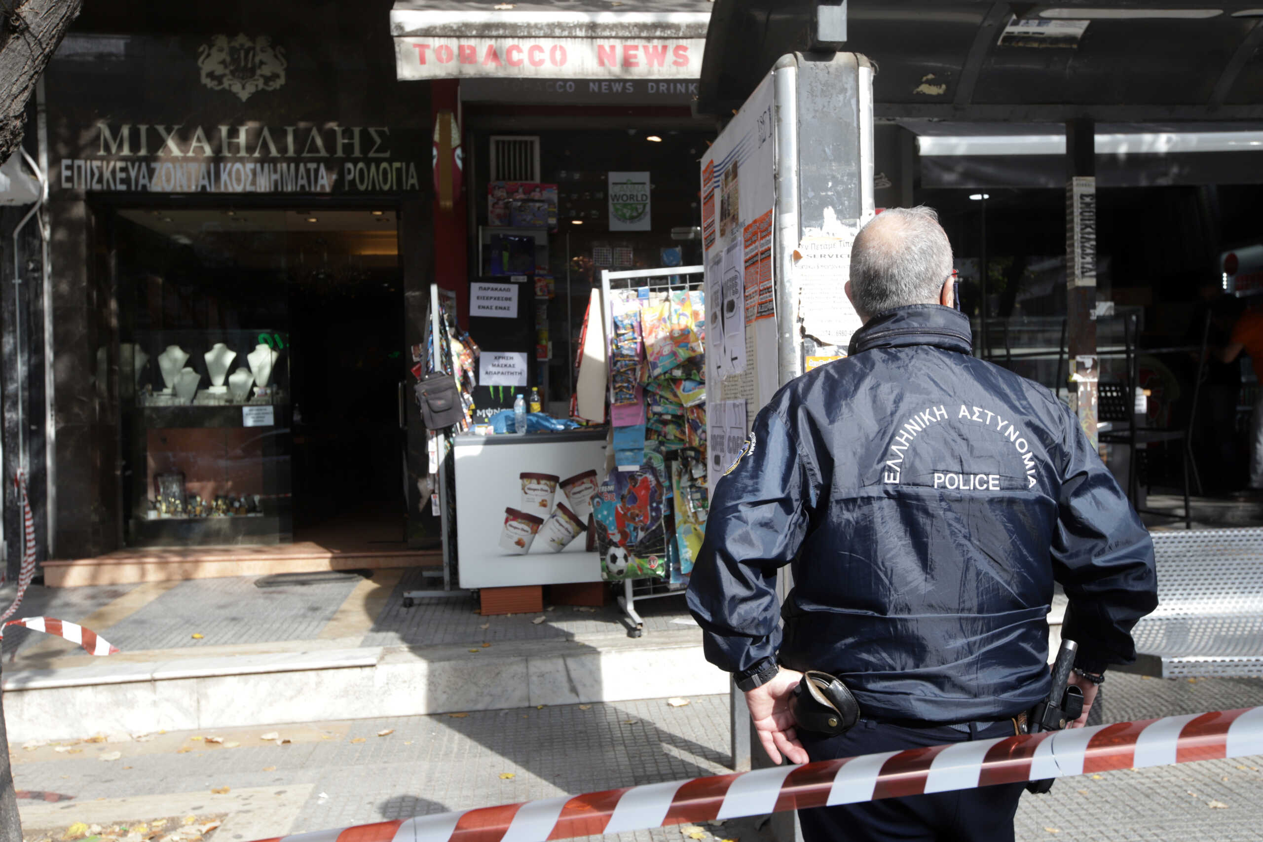 ΘΕΣΣΑΛΟΝΙΚΗ - ΝΕΚΡΟΣ ΥΠΑΛΛΗΛΟΣ ΚΑΤΑΣΤΗΜΑΤΟΣ ΨΙΛΙΚΩΝ ΜΕΤΑ ΑΠΟ ΛΗΣΤΕΙΑ ΣΤΗΝ ΠΕΡΙΟΧΗ ΤΗΣ ΤΟΥΜΠΑΣ (ΜΟΤΙΟΝΤΕΑΜ